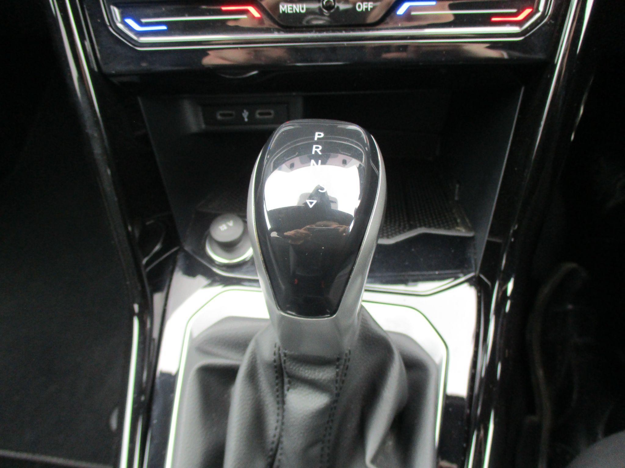 Volkswagen T-Roc Image 24