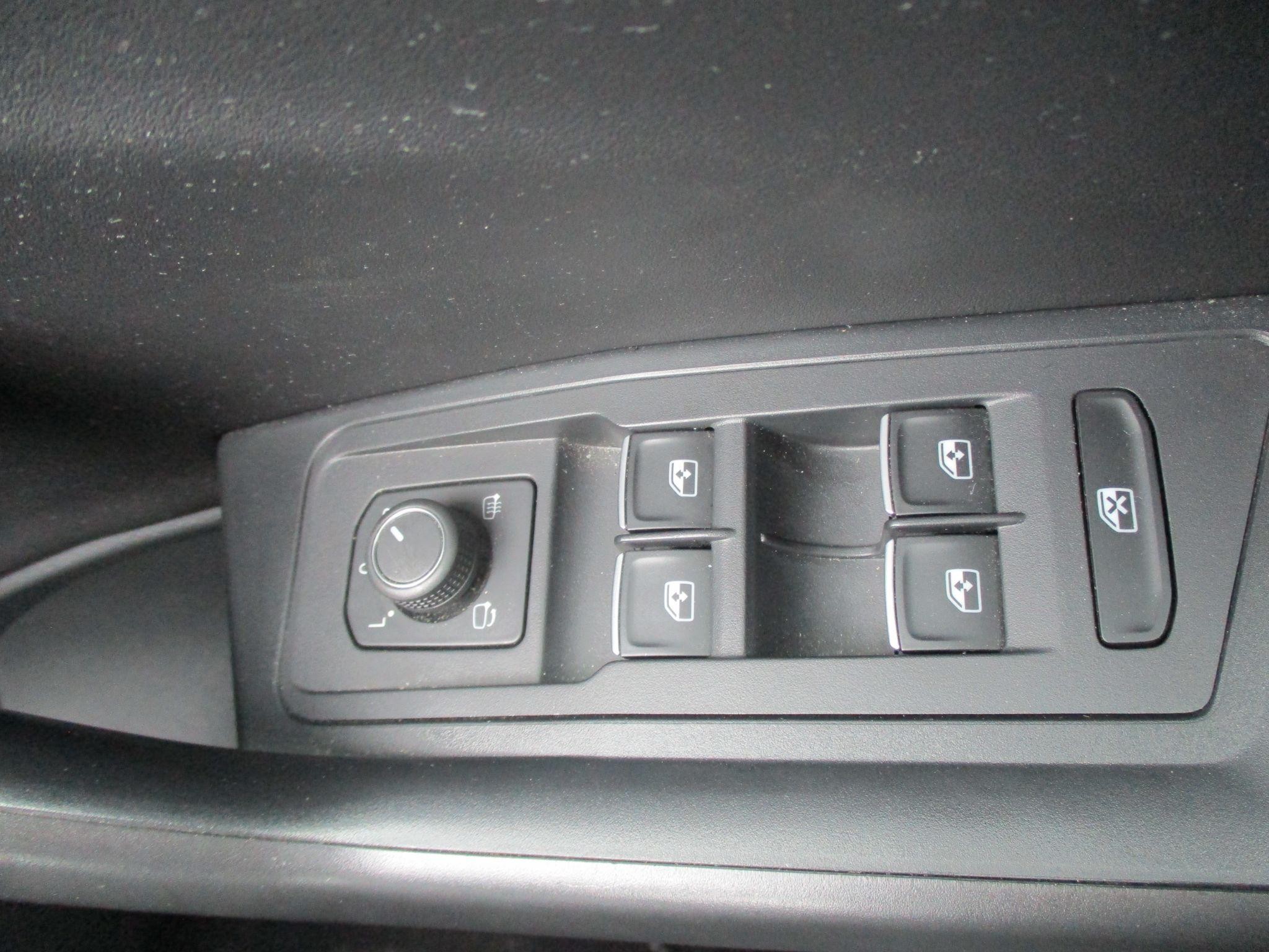 Volkswagen T-Roc Image 28