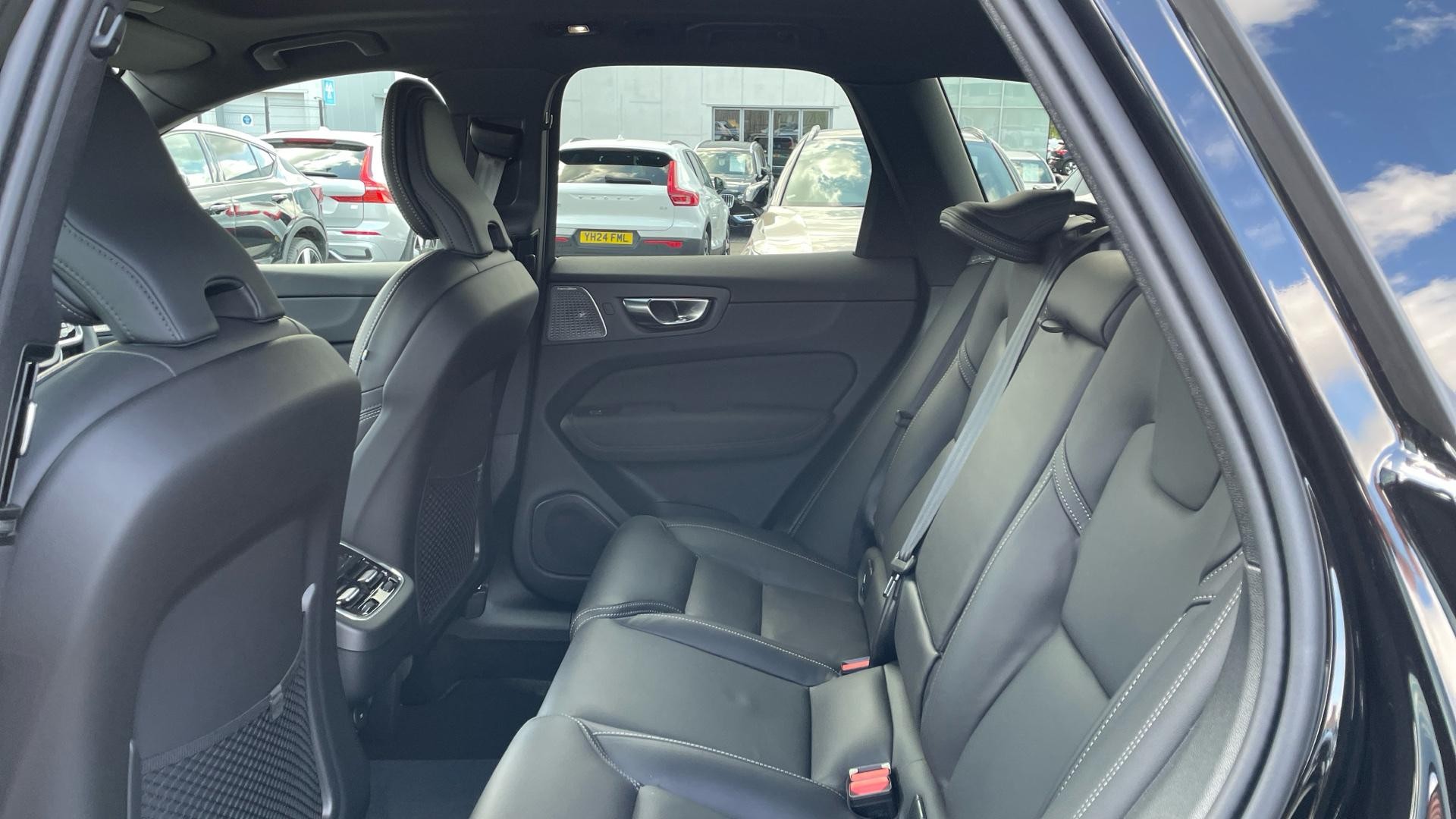 Volvo XC60 Image 32
