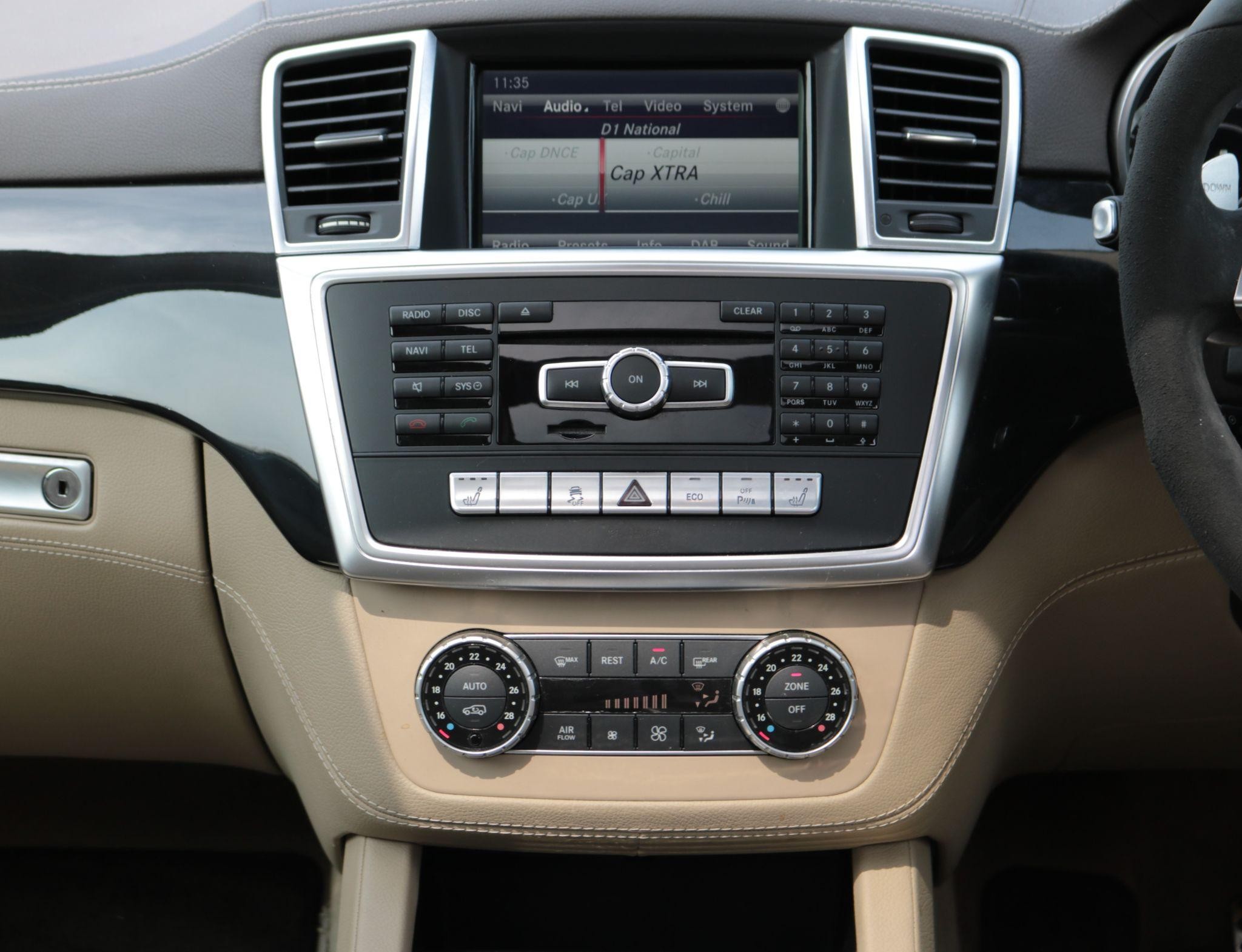 Mercedes-Benz M Class Image 23