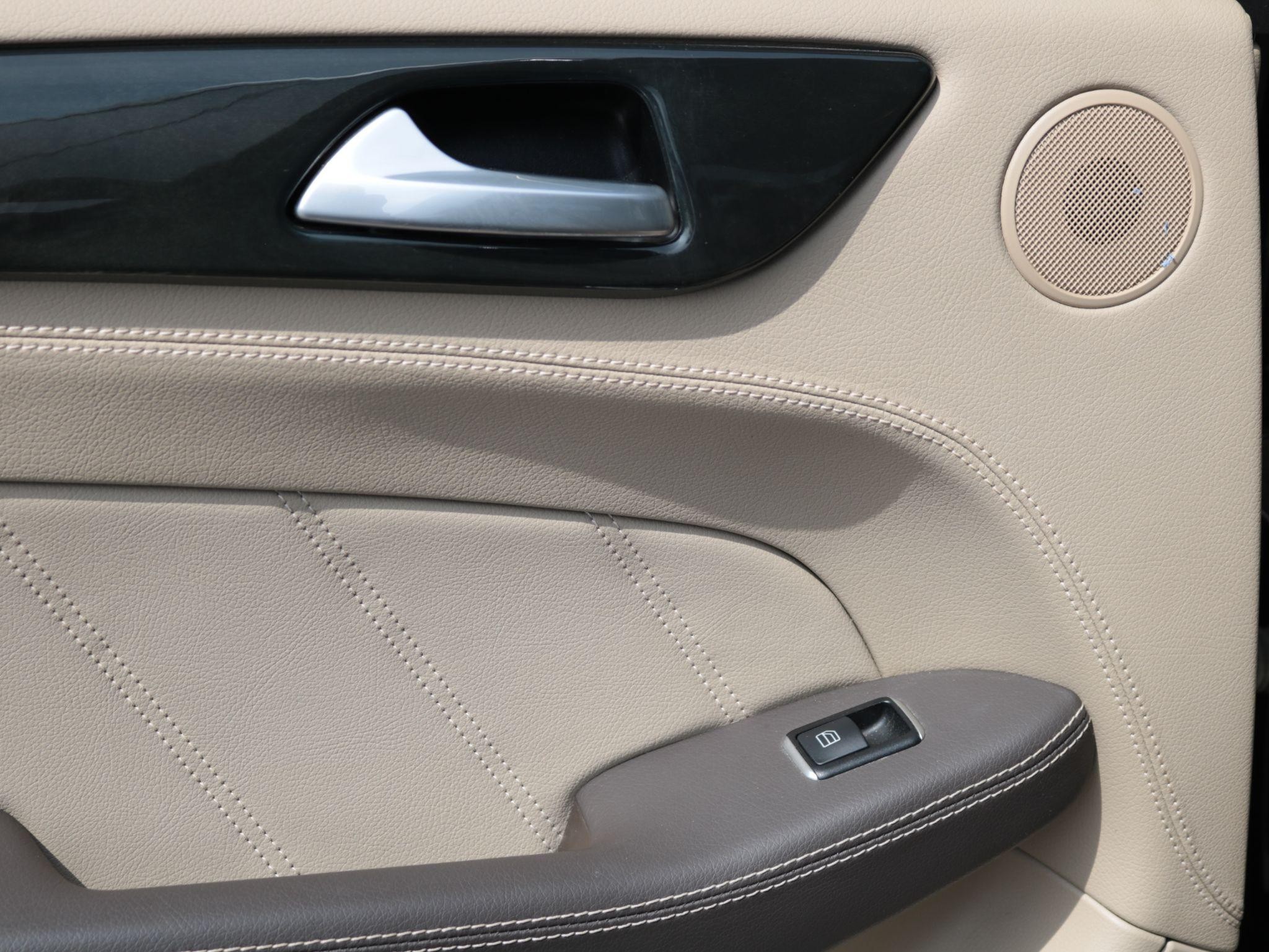 Mercedes-Benz M Class Image 28