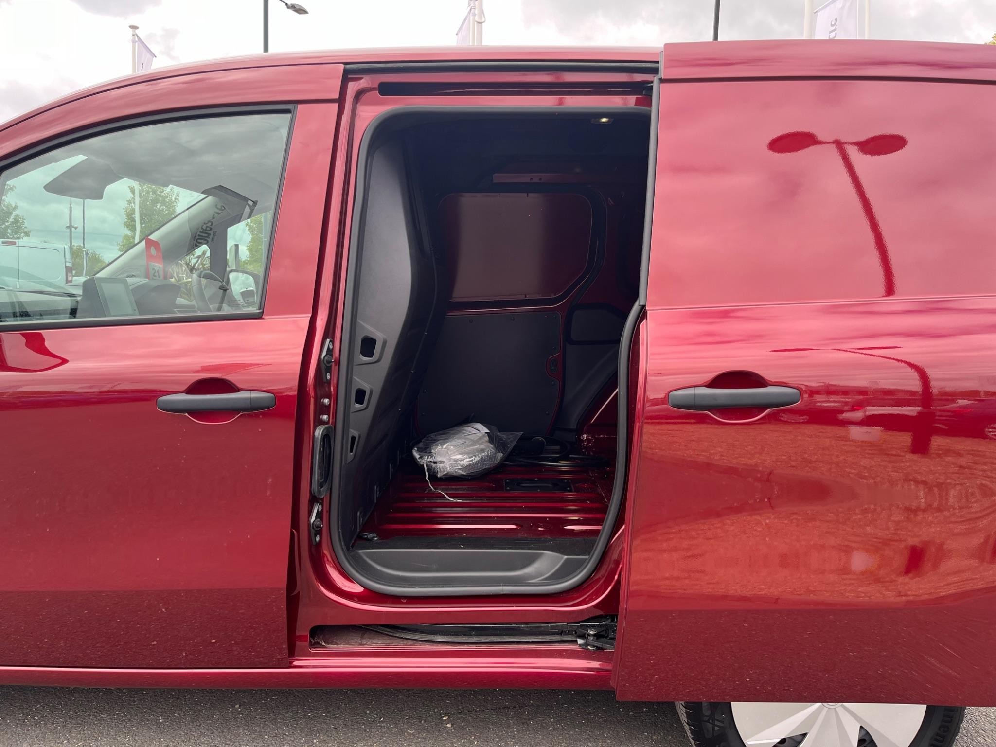 Nissan Townstar Image 12