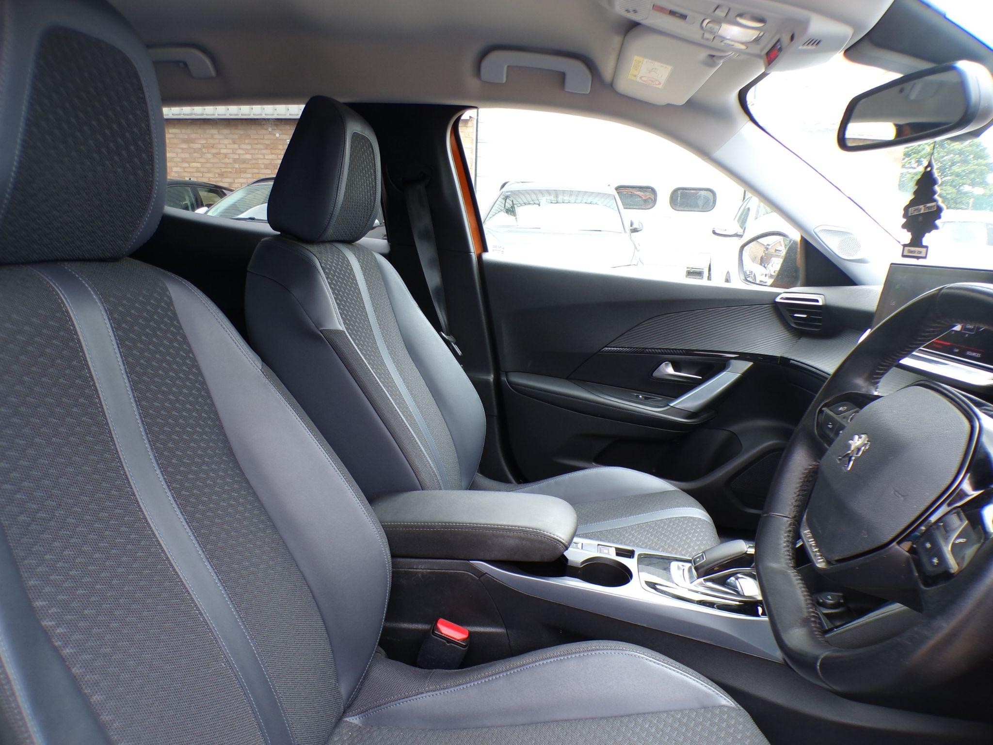 Peugeot 2008 Image 11