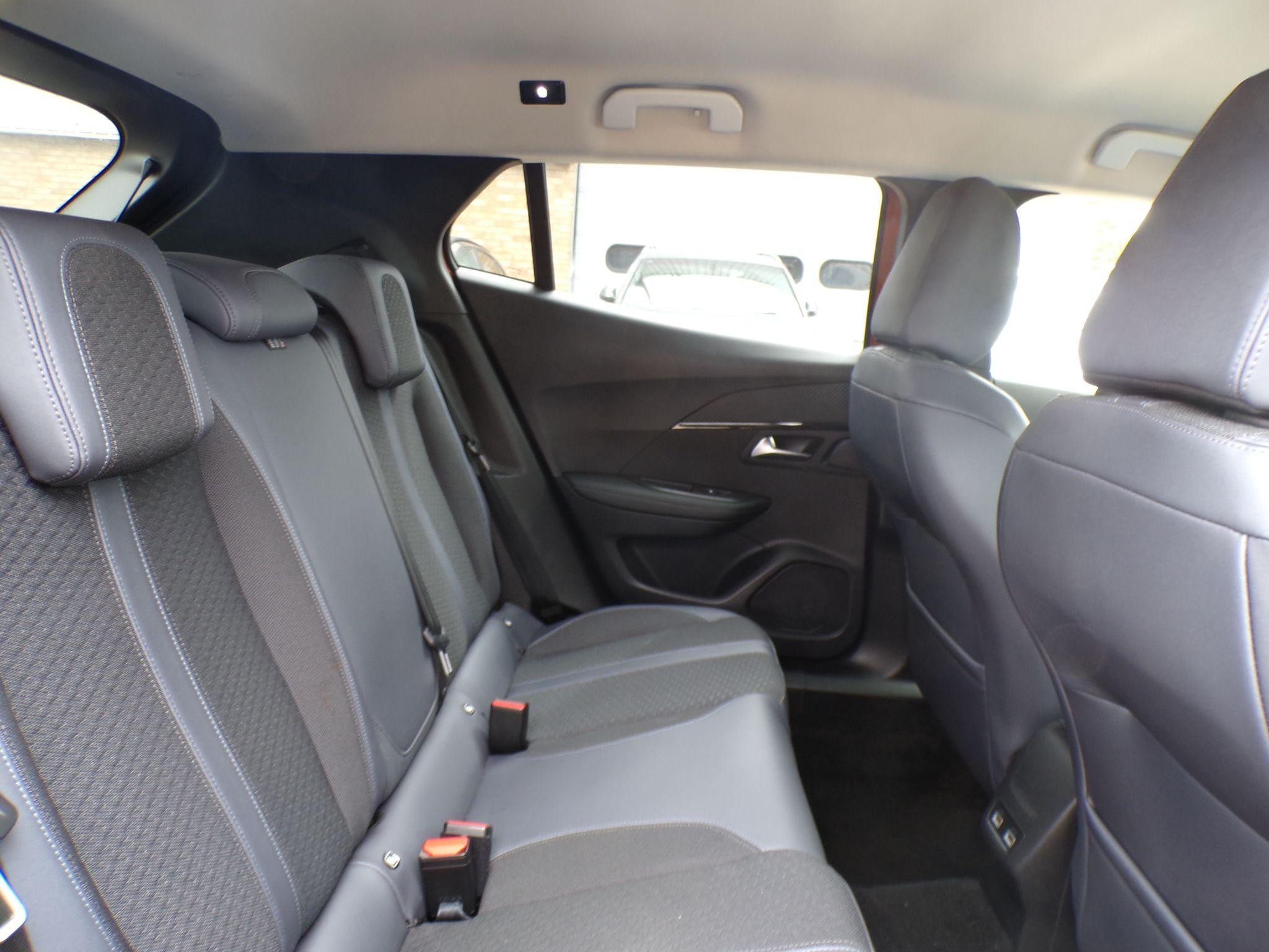 Peugeot 2008 Image 12