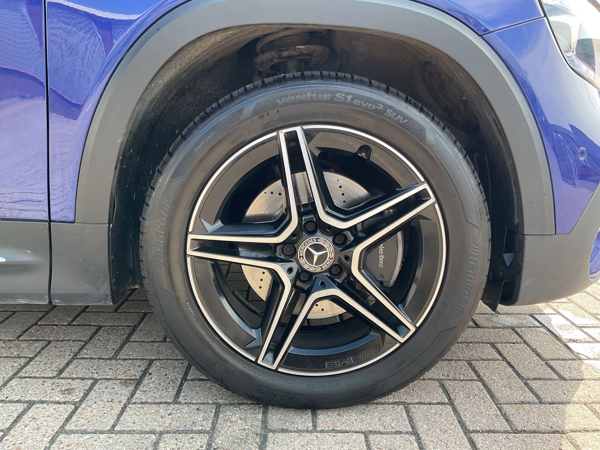 Mercedes-Benz GLB Image 9