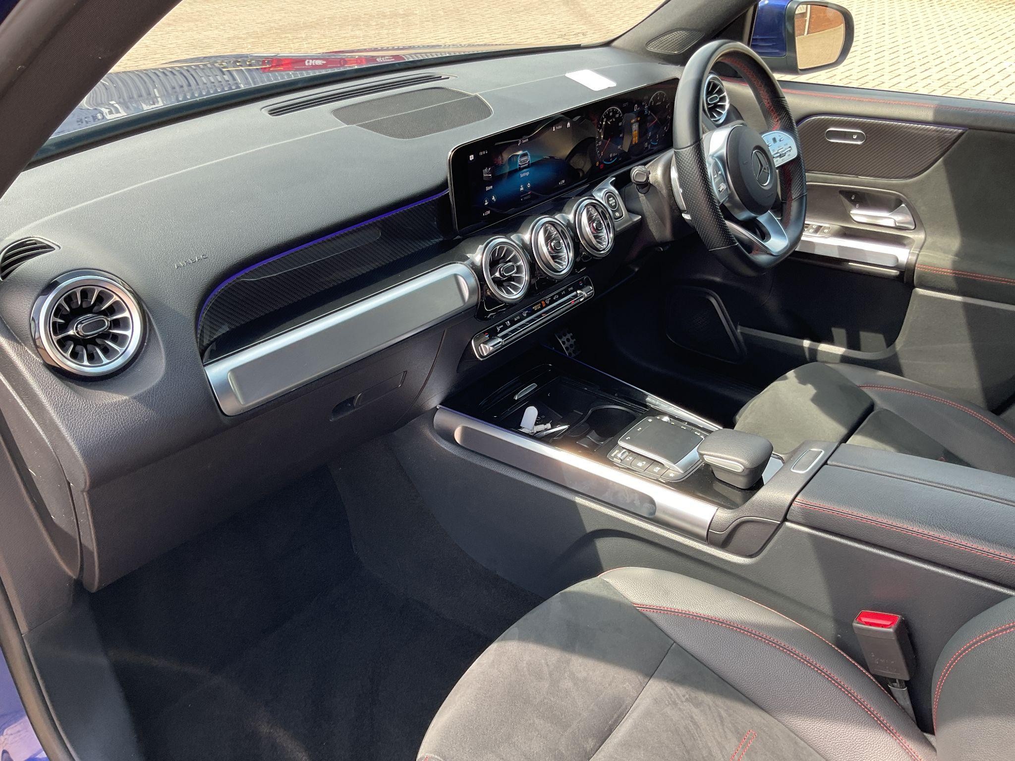Mercedes-Benz GLB Image 14