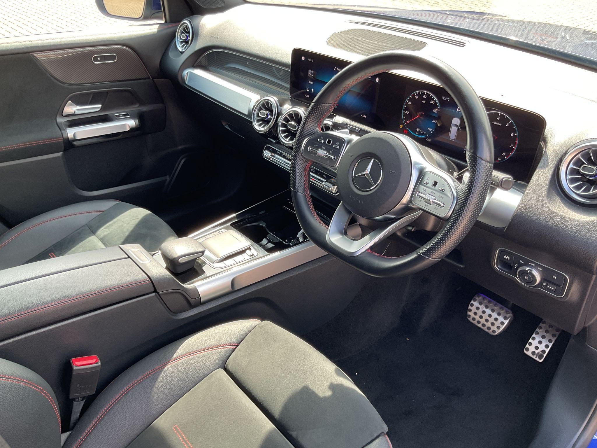 Mercedes-Benz GLB Image 16