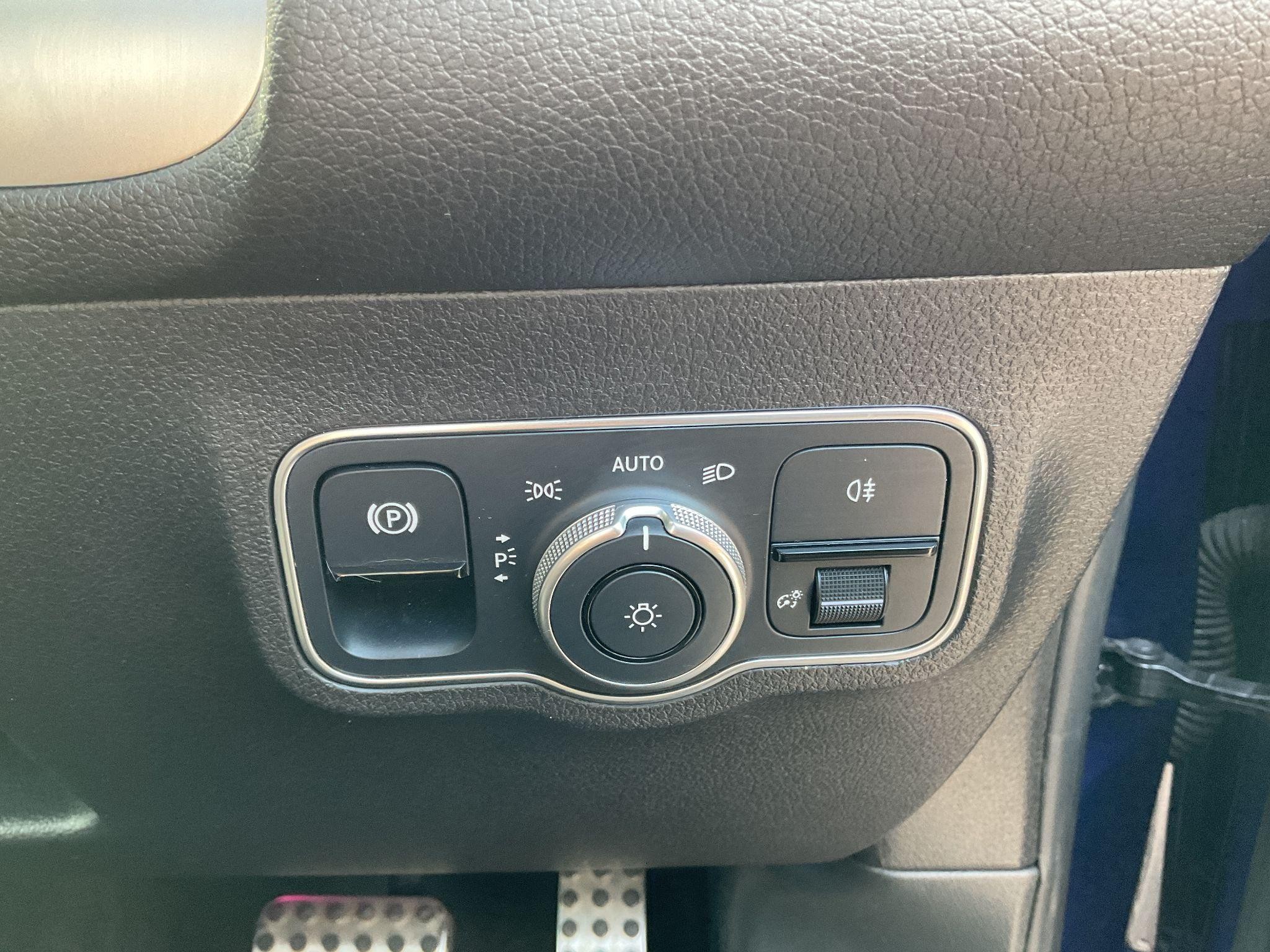 Mercedes-Benz GLB Image 19
