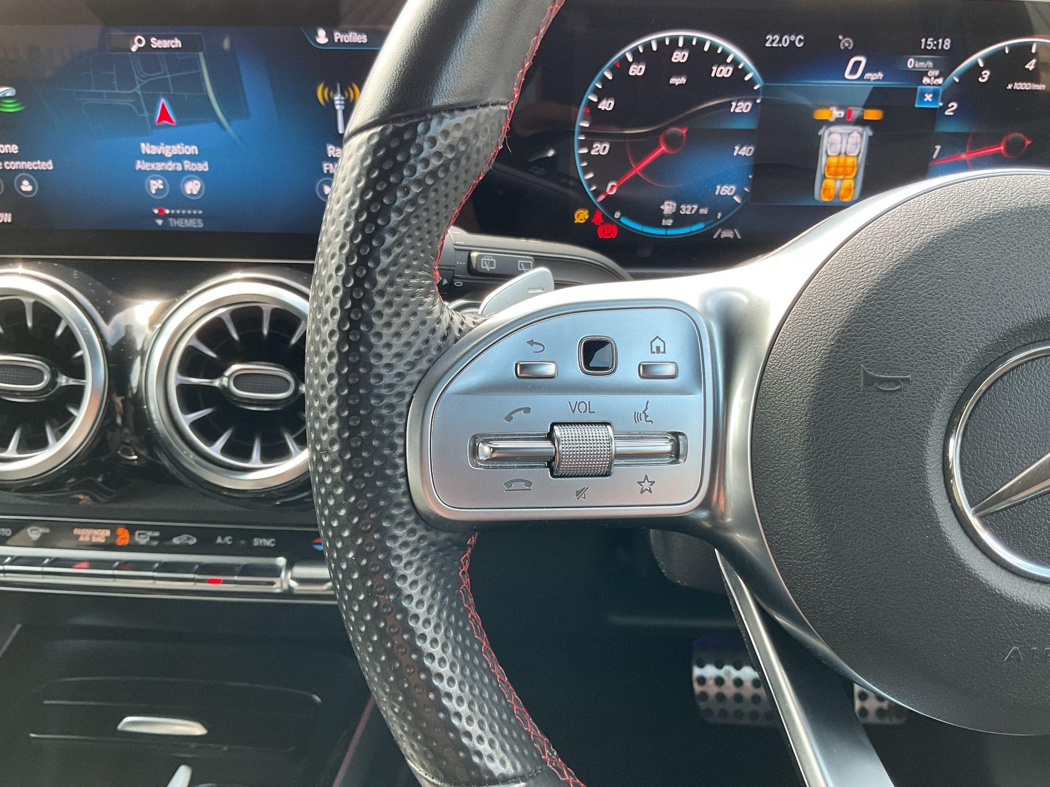 Mercedes-Benz GLB Image 21