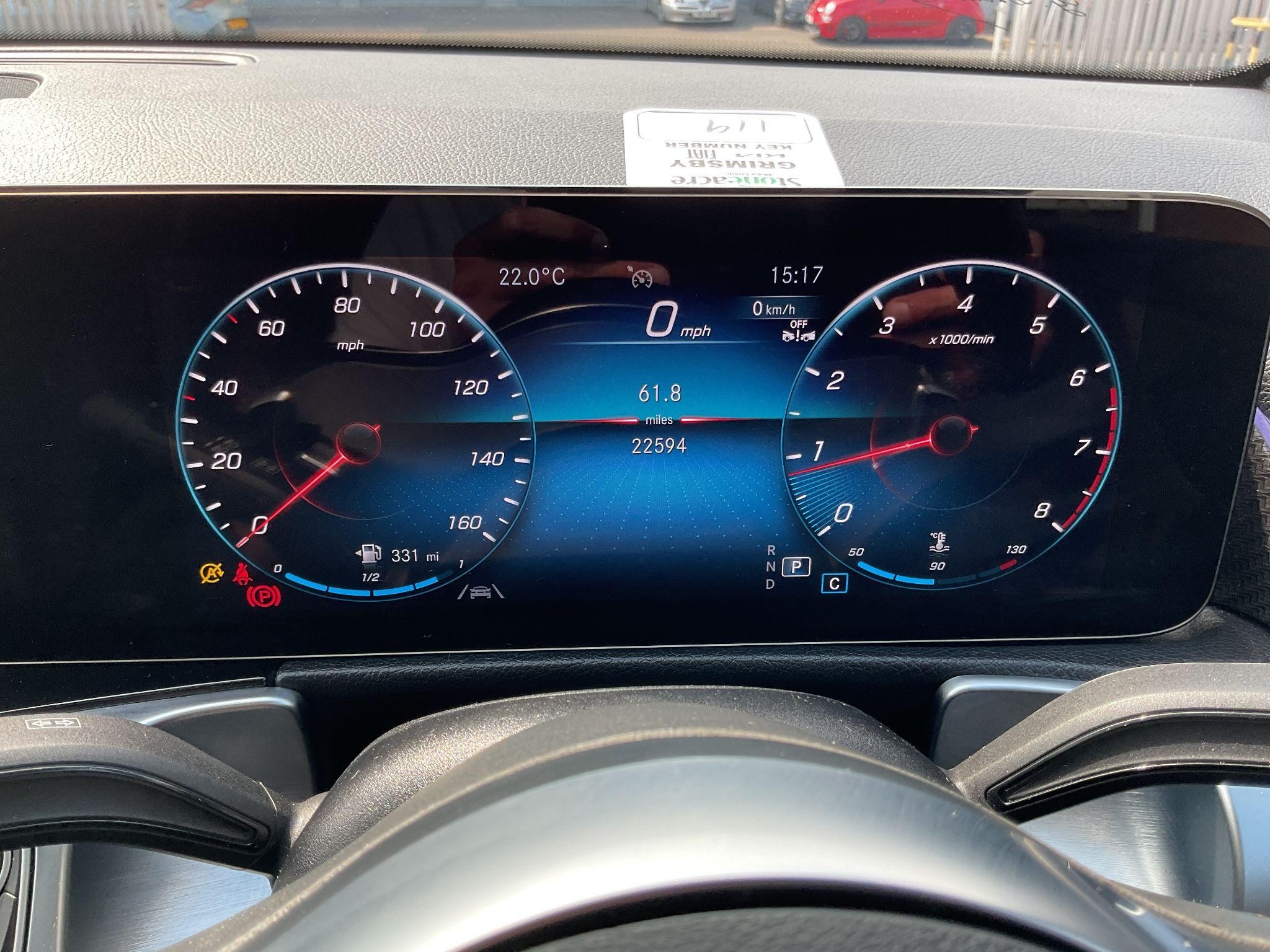 Mercedes-Benz GLB Image 22