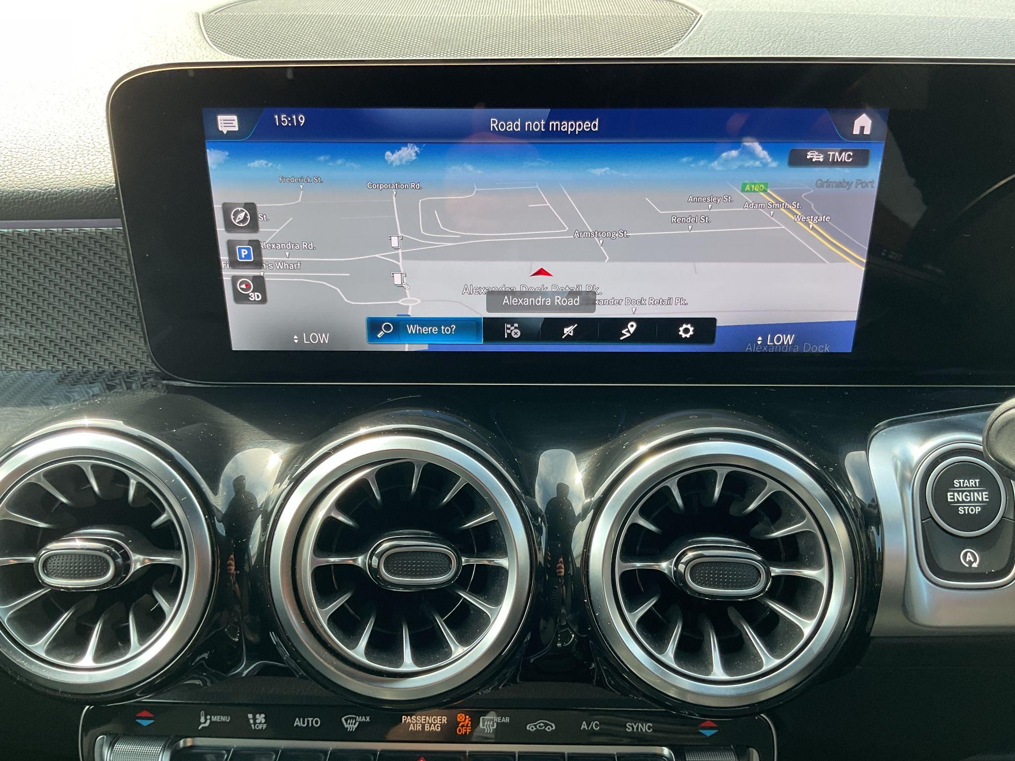 Mercedes-Benz GLB Image 26