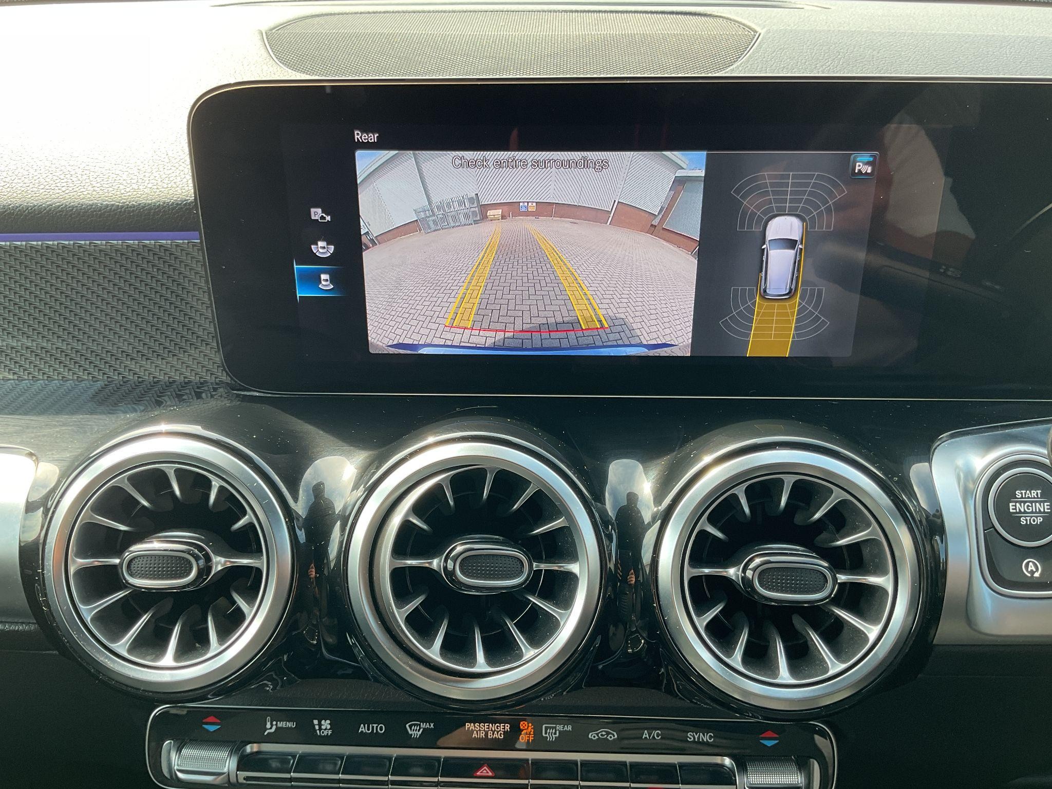 Mercedes-Benz GLB Image 27