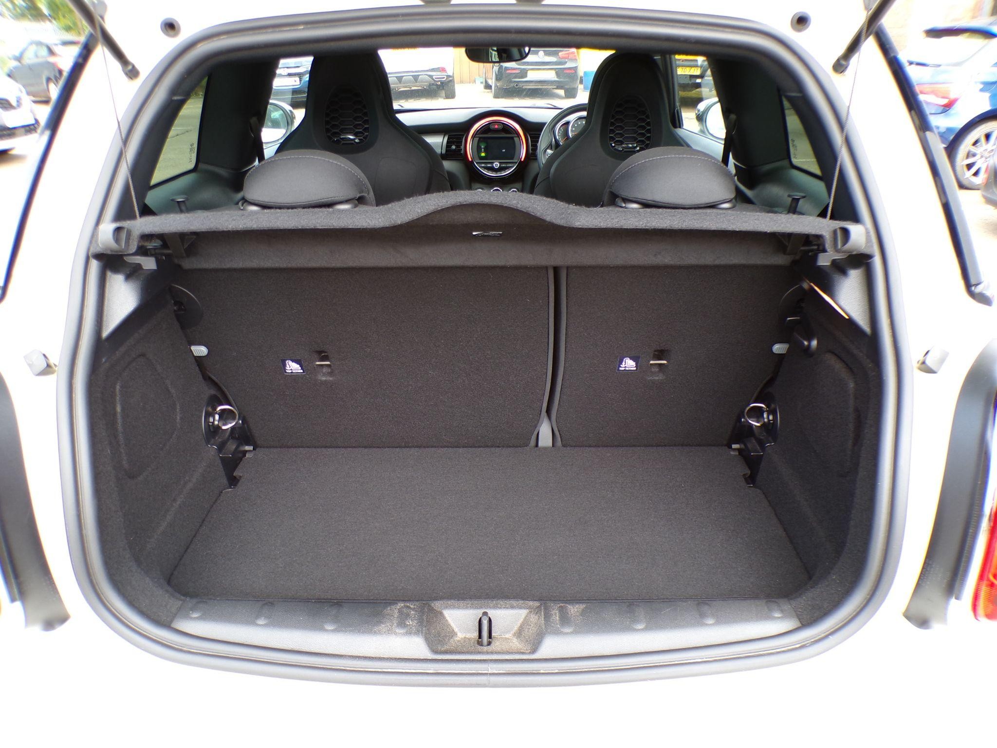 MINI Hatch Image 9