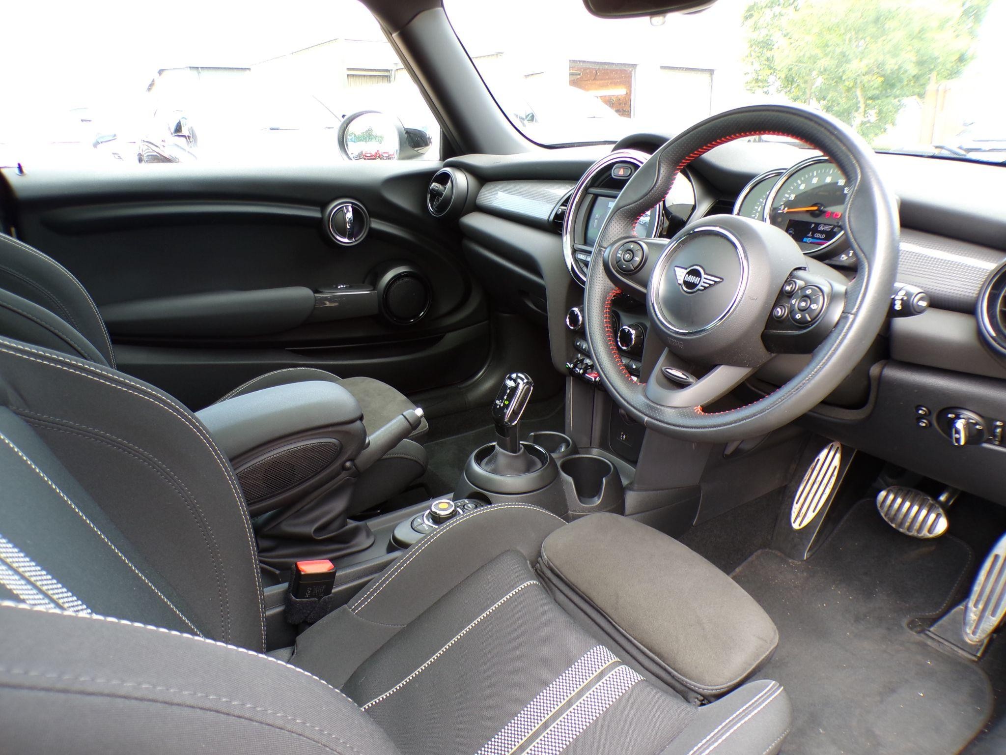 MINI Hatch Image 10