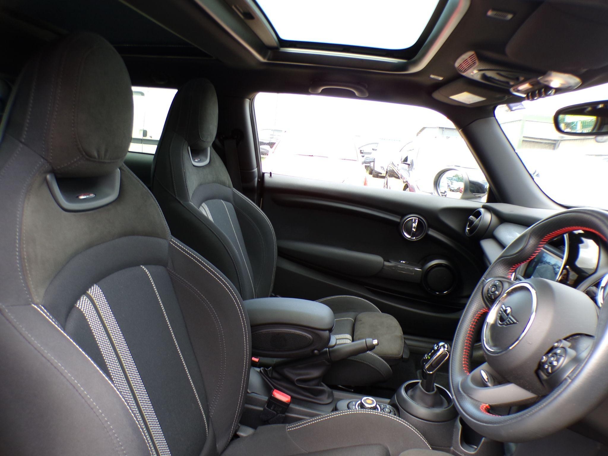 MINI Hatch Image 11