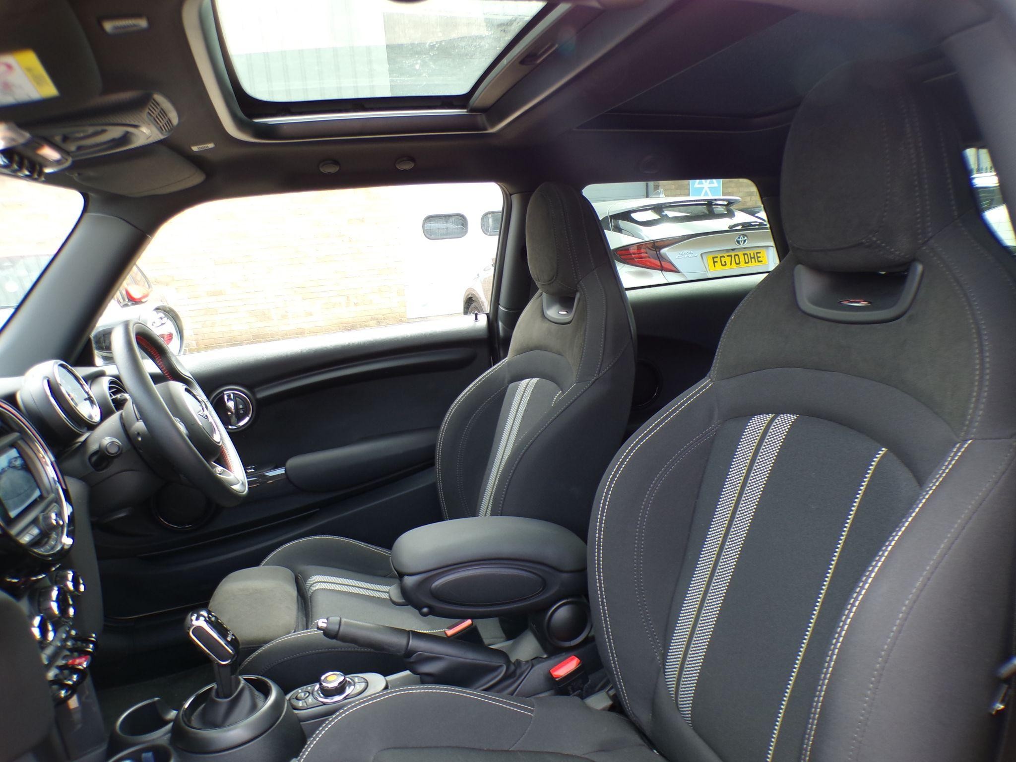 MINI Hatch Image 13