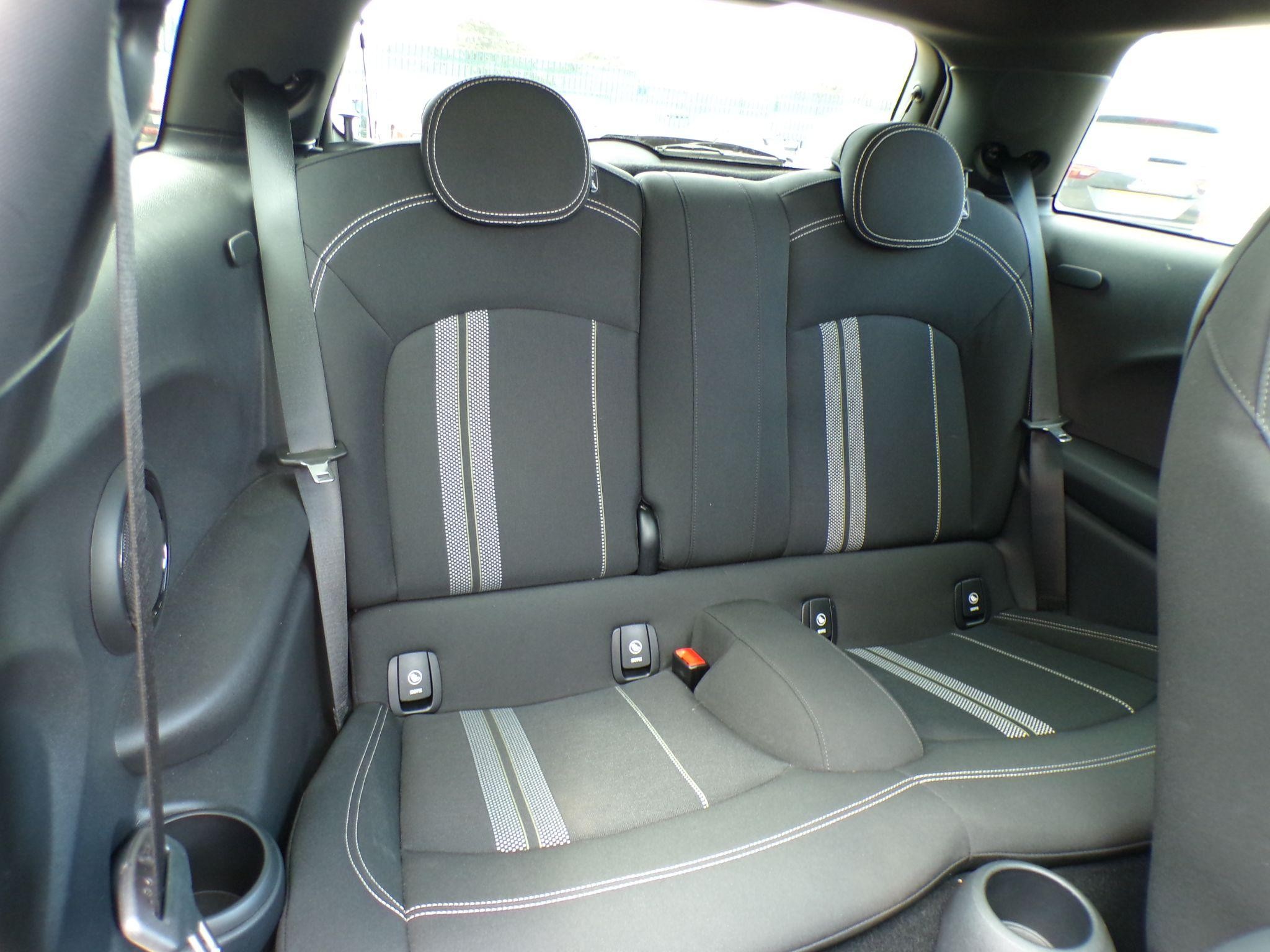 MINI Hatch Image 15