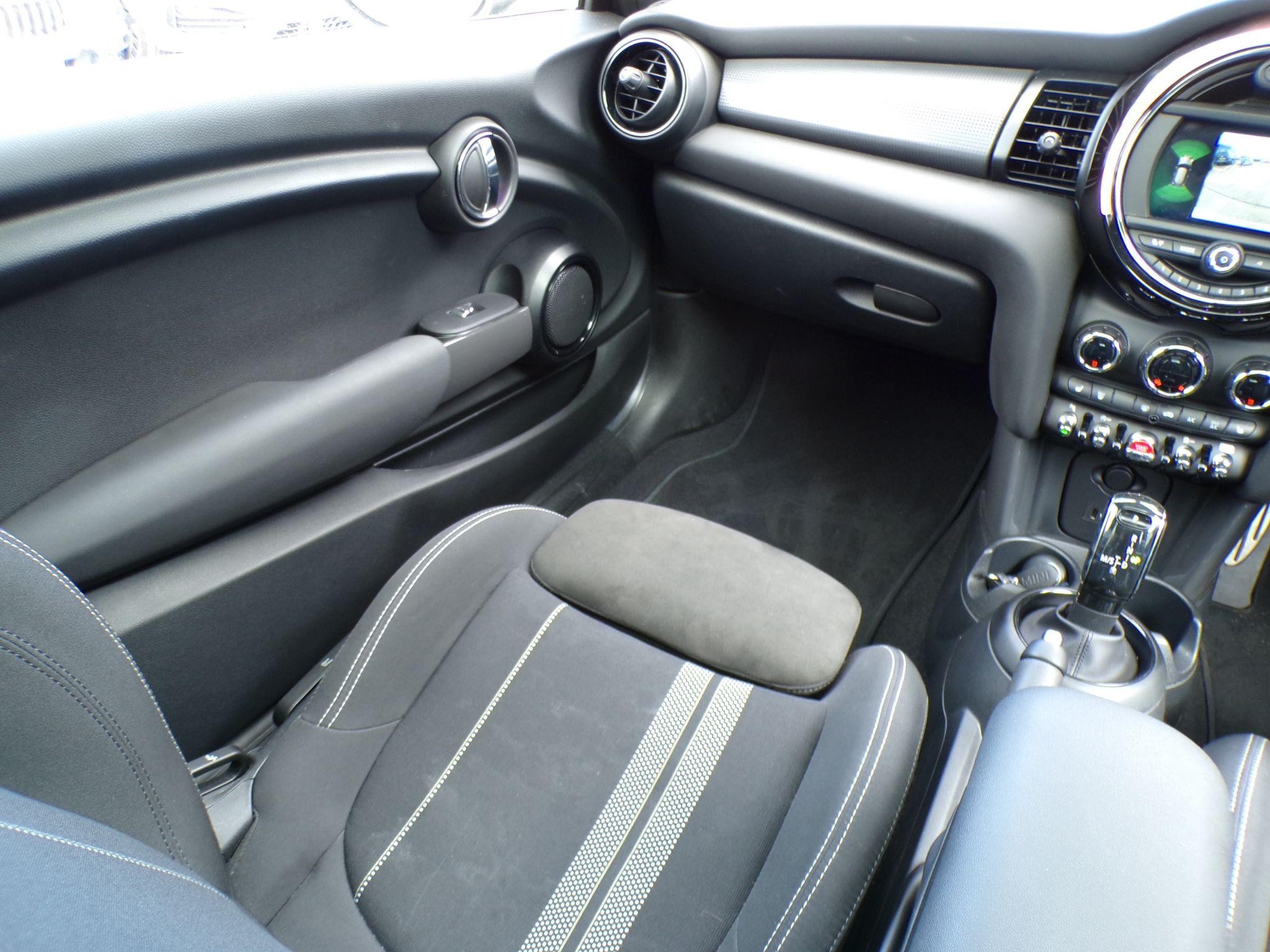 MINI Hatch Image 19
