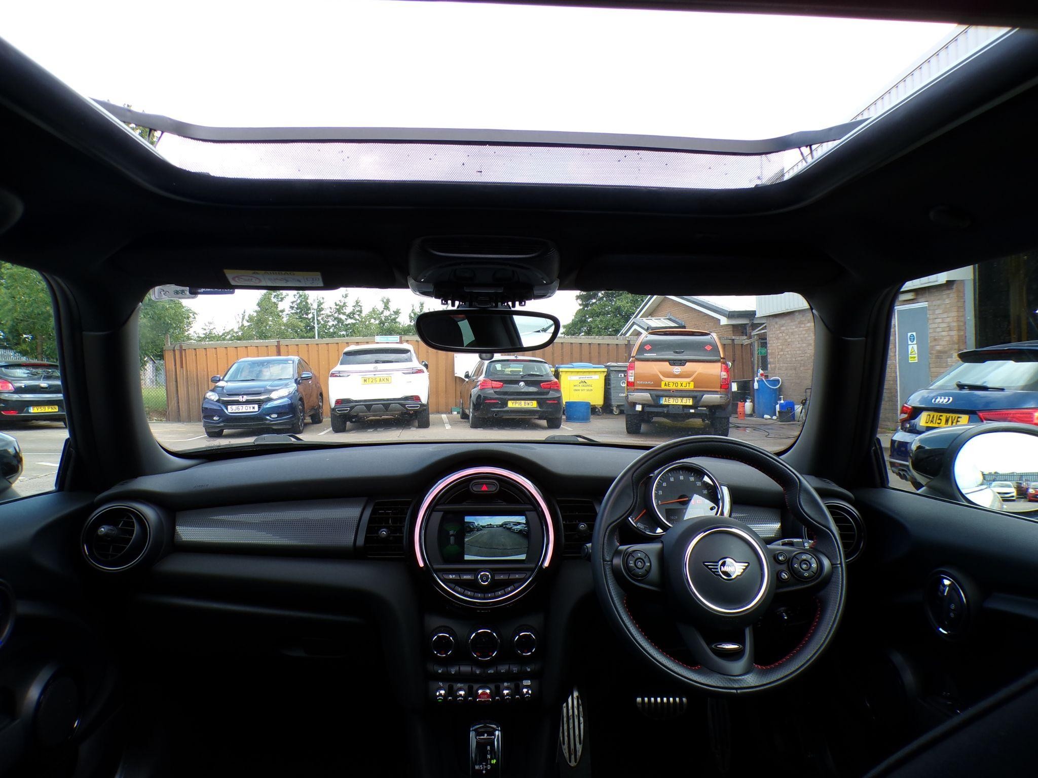 MINI Hatch Image 20