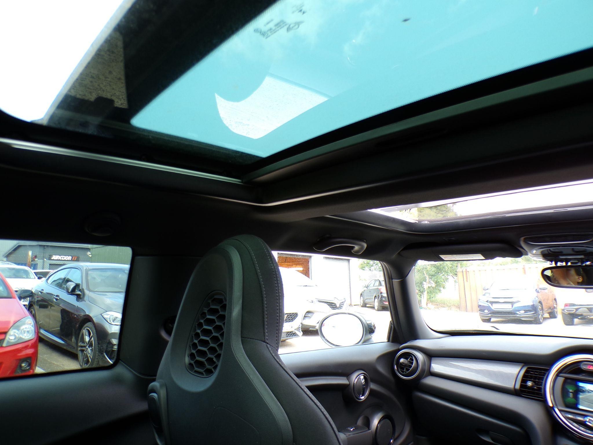 MINI Hatch Image 22
