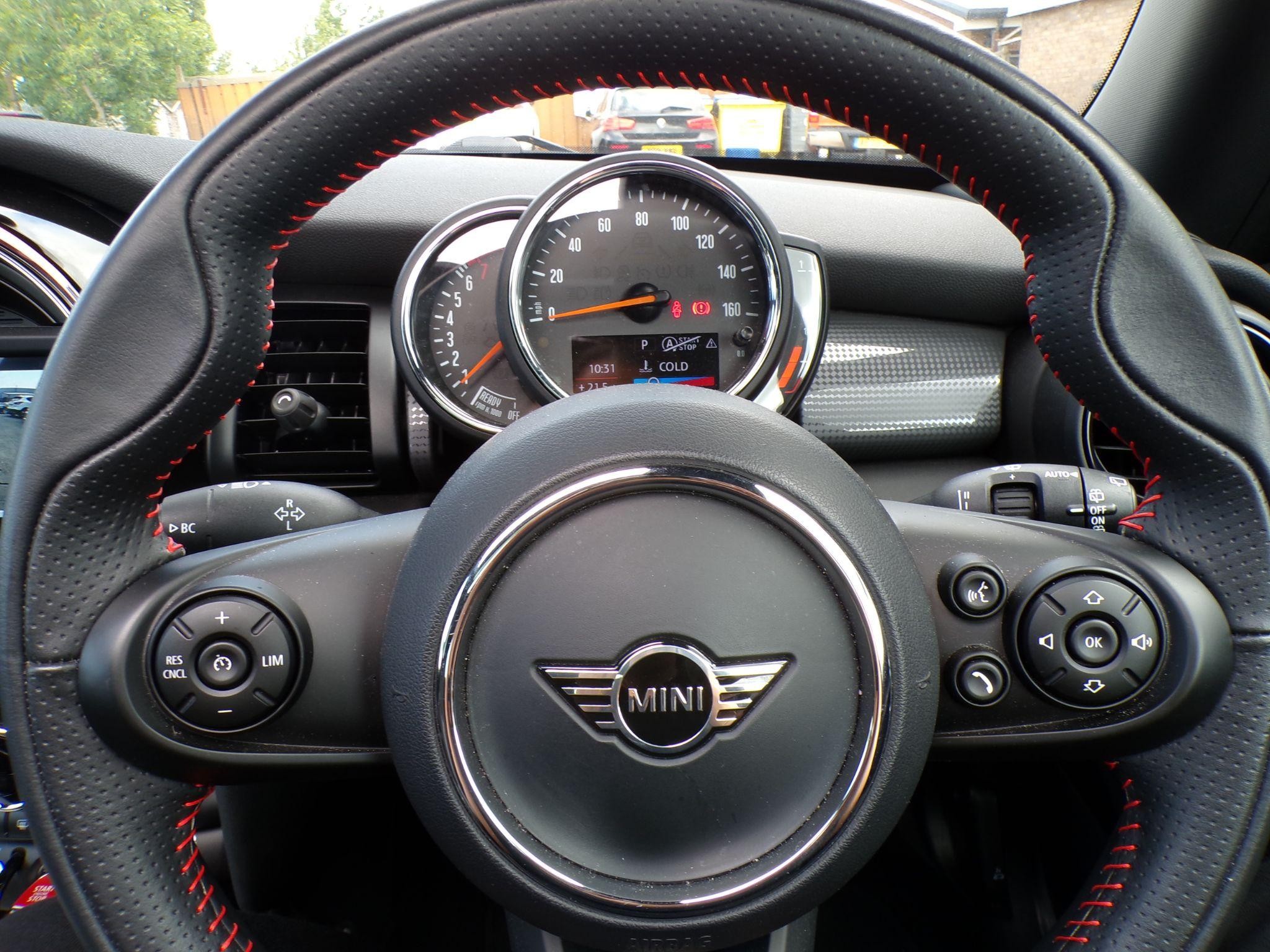 MINI Hatch Image 24