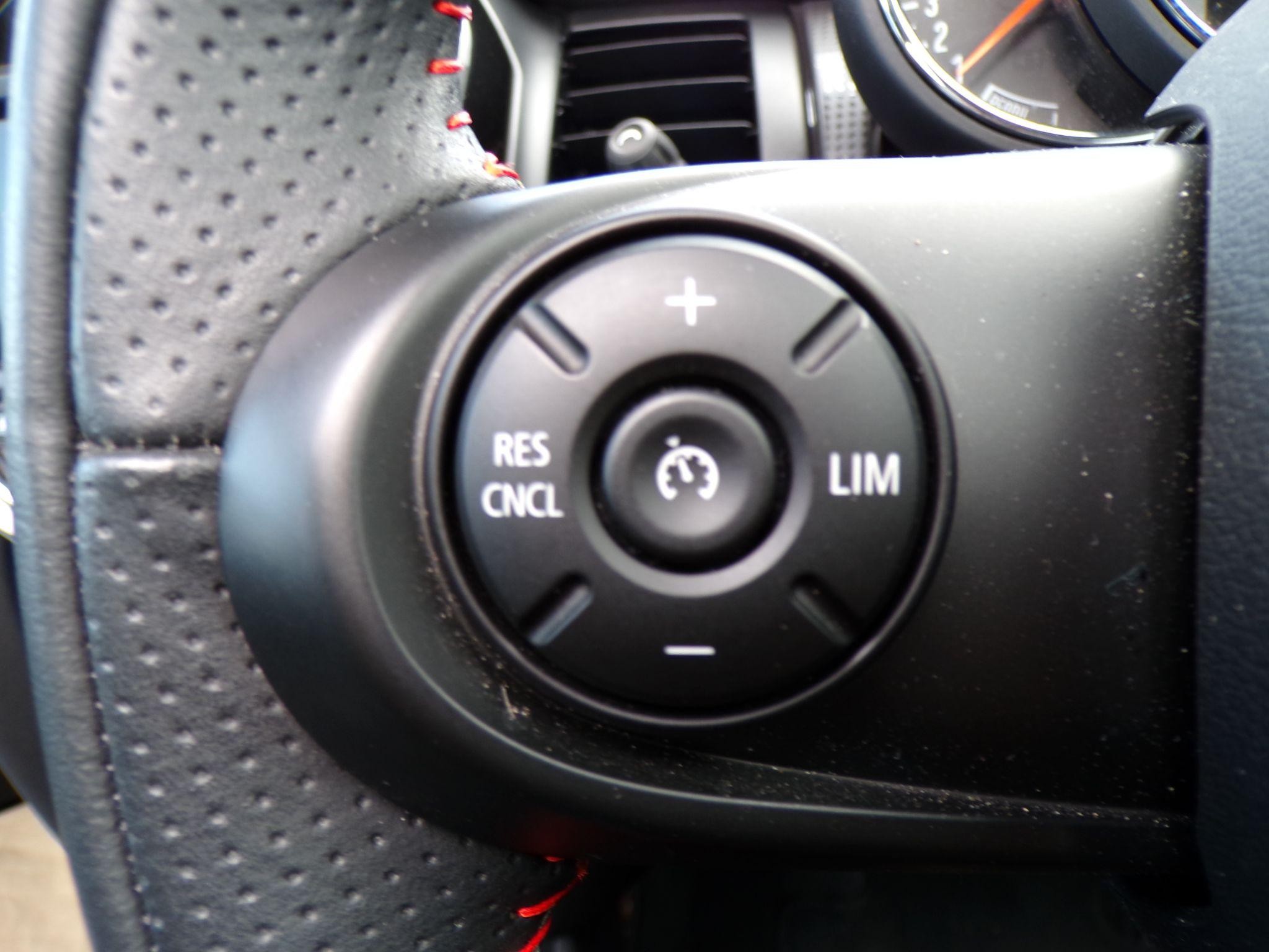 MINI Hatch Image 25