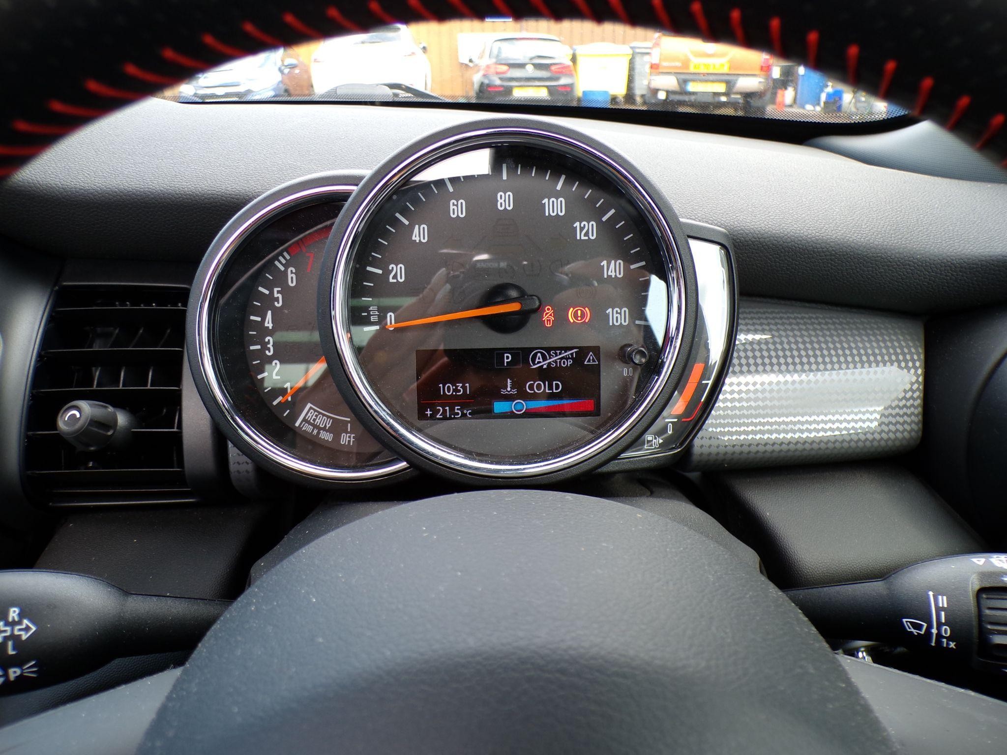 MINI Hatch Image 28
