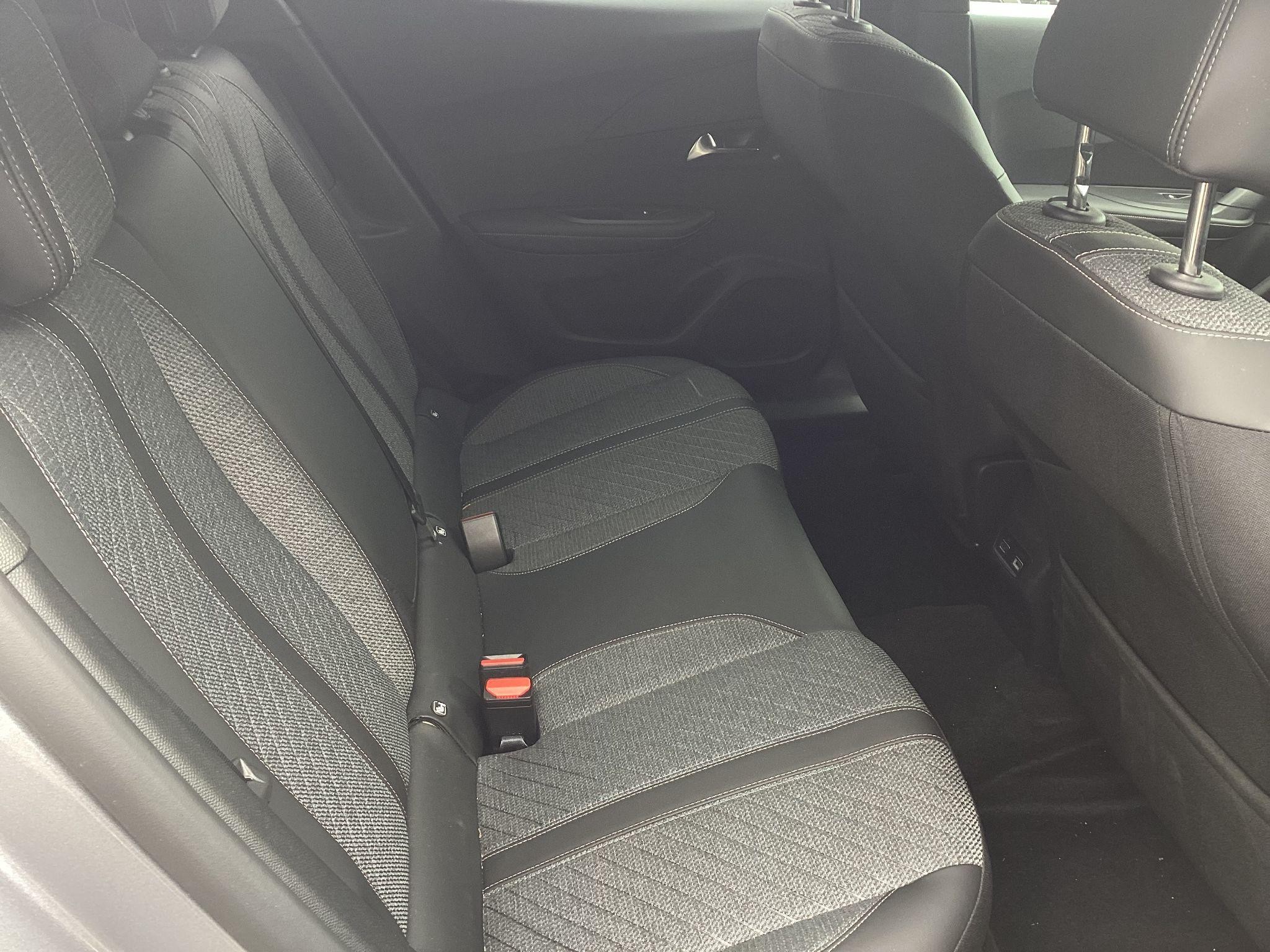 Peugeot E-2008 Image 12