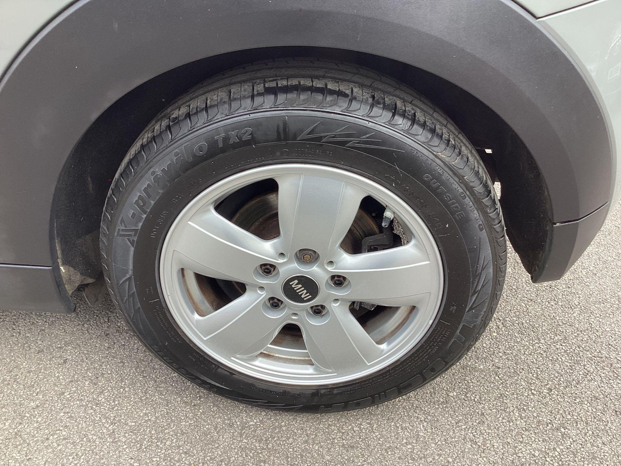 MINI Hatch Image 9
