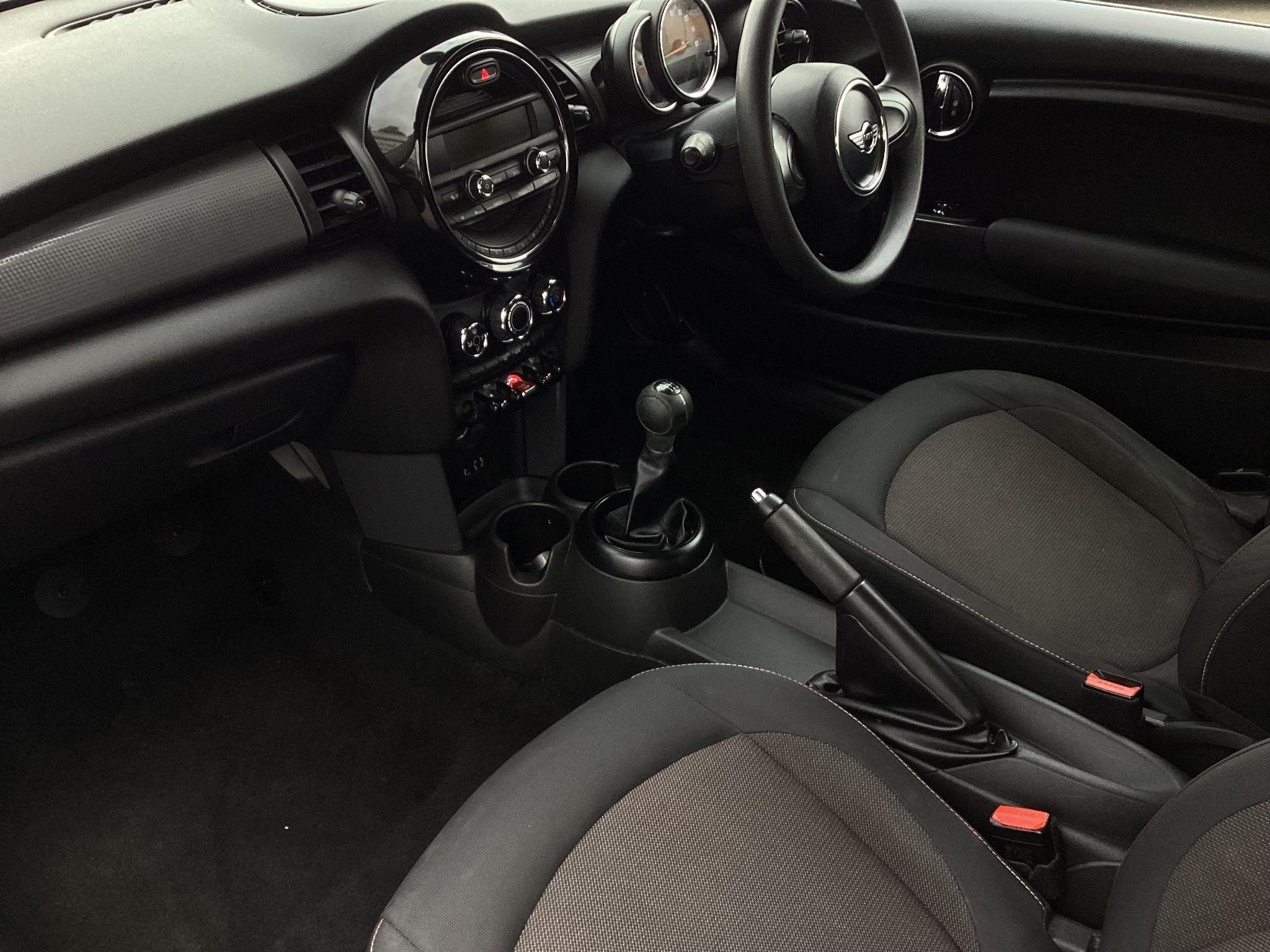 MINI Hatch Image 14
