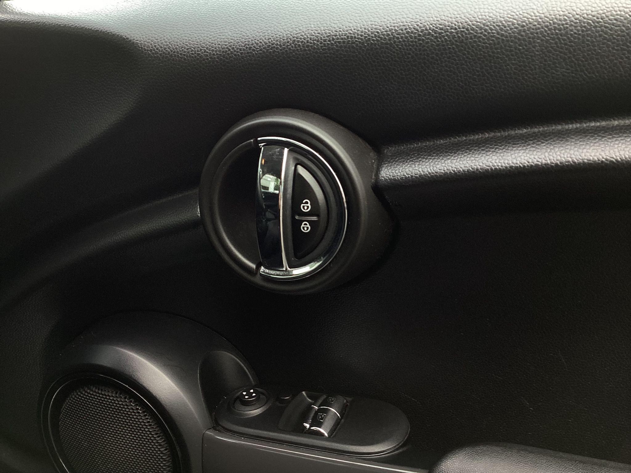 MINI Hatch Image 15