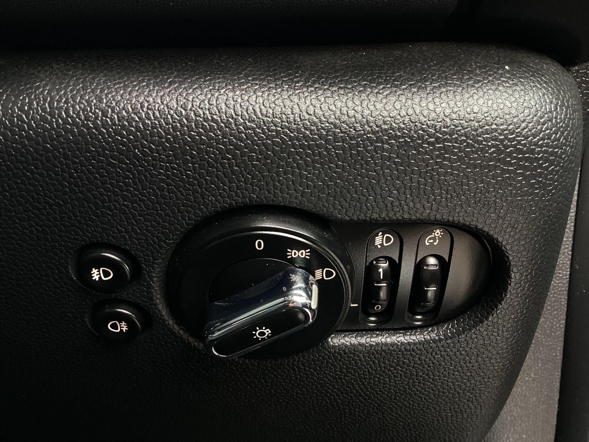 MINI Hatch Image 16