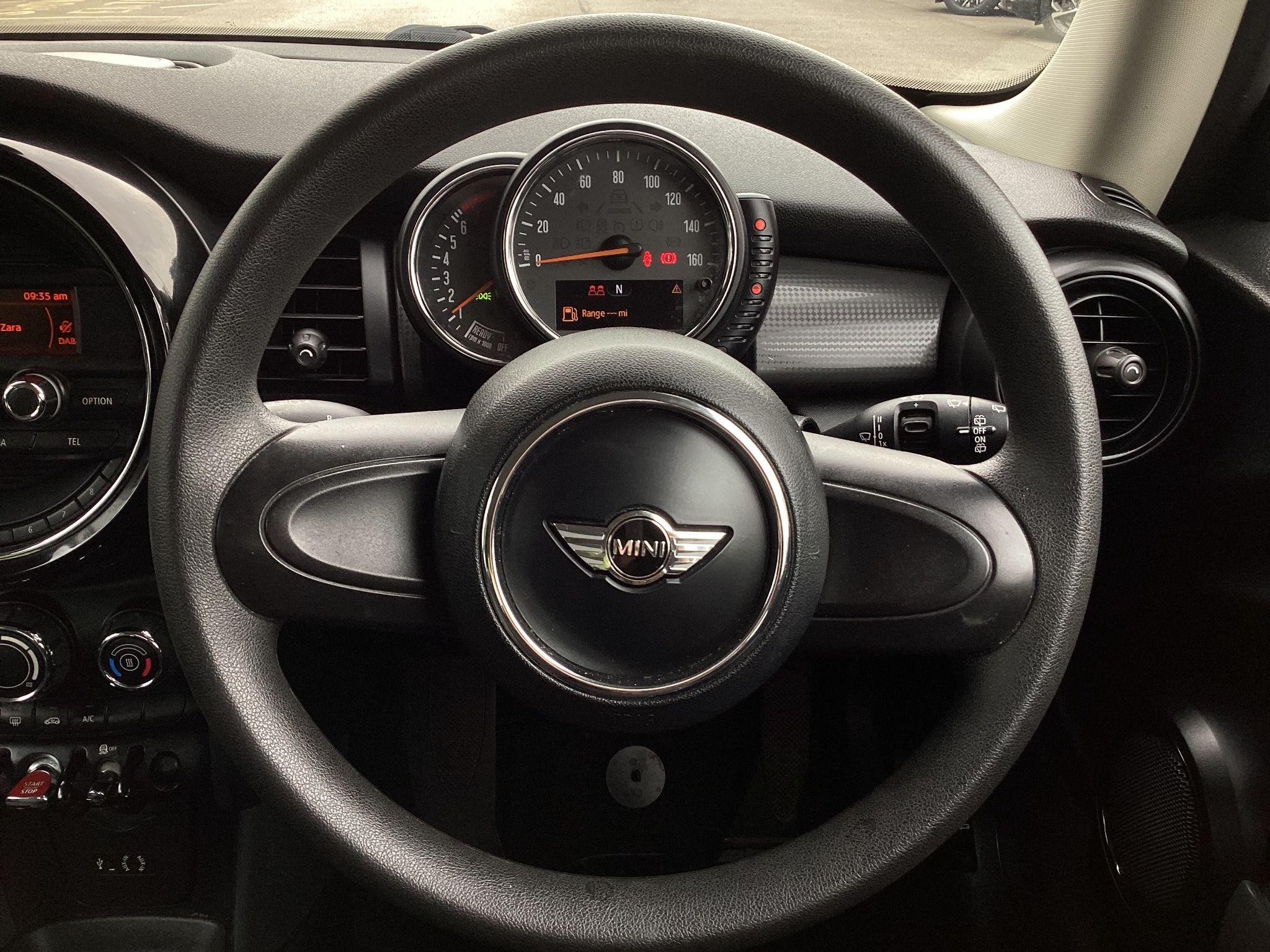 MINI Hatch Image 18
