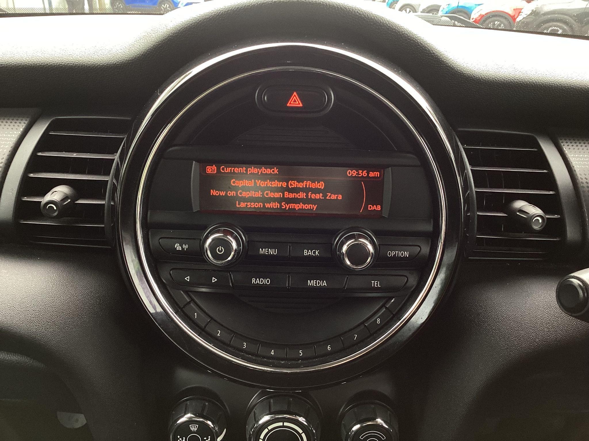 MINI Hatch Image 21