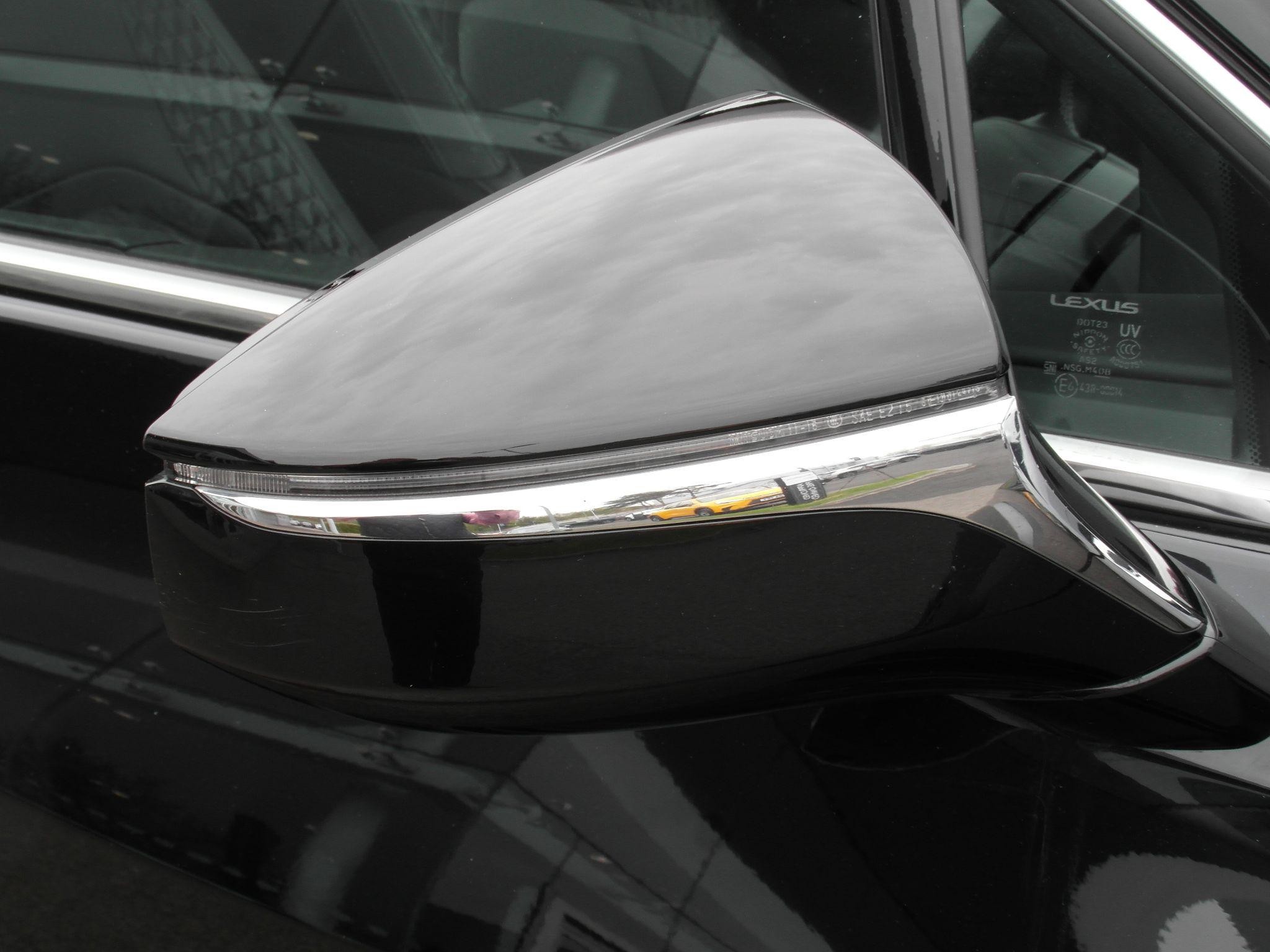 Lexus UX Self-Charging Hybrid Image 8