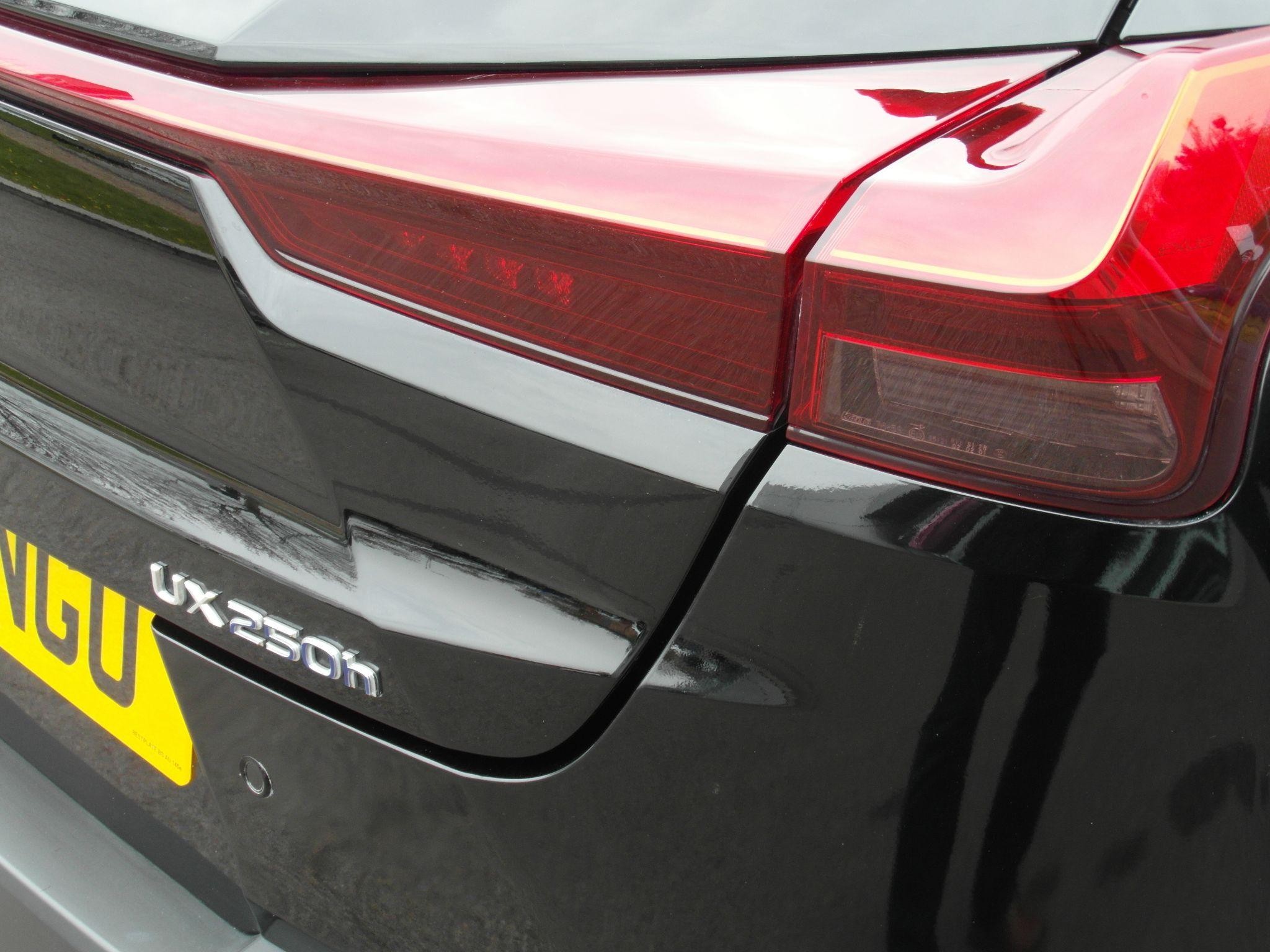 Lexus UX Self-Charging Hybrid Image 10