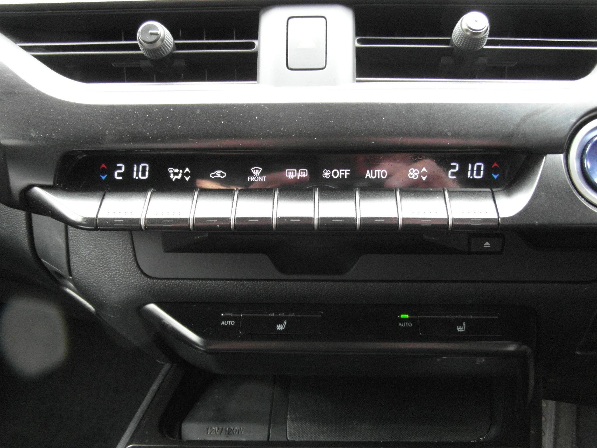 Lexus UX Self-Charging Hybrid Image 15