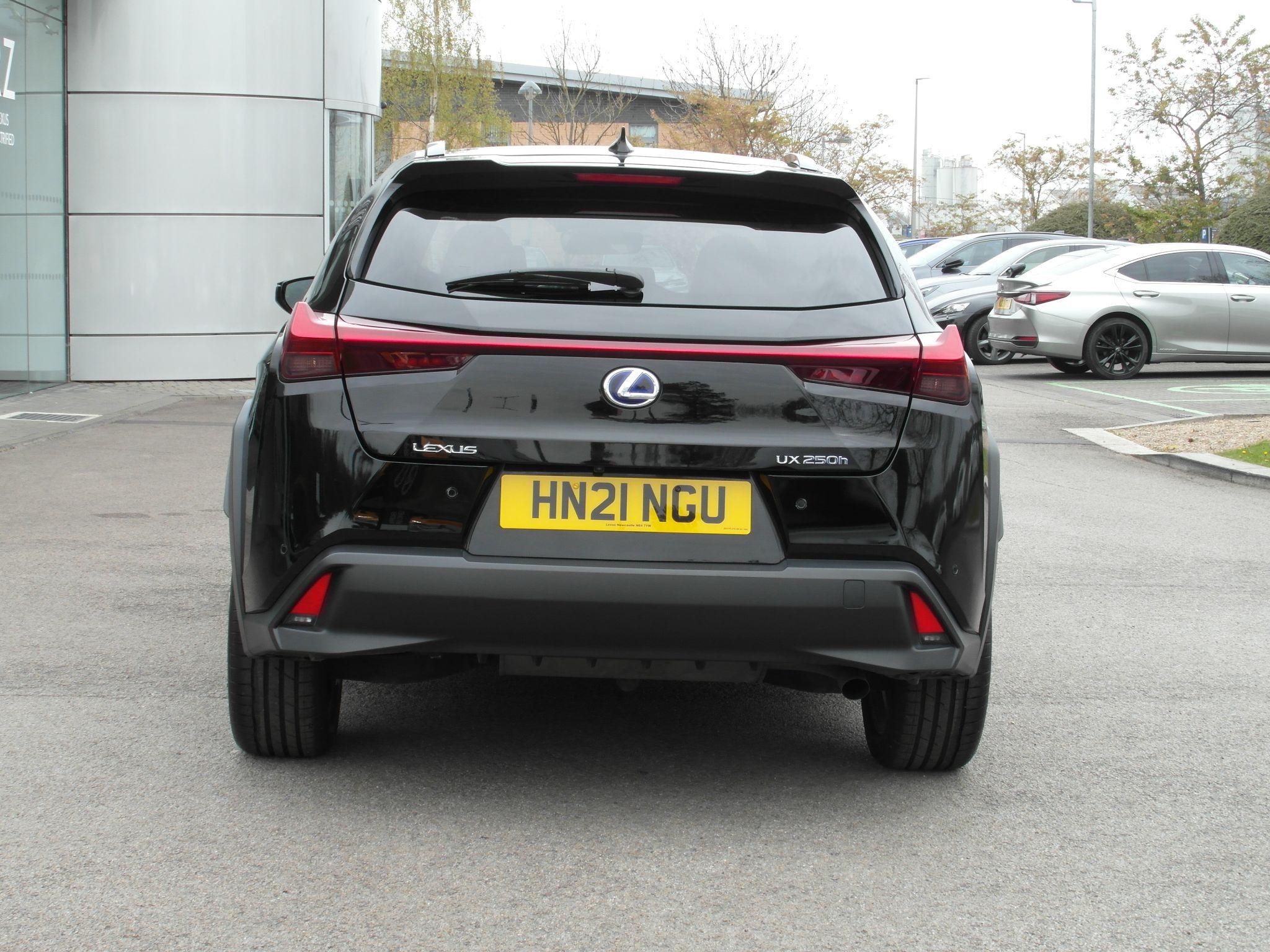 Lexus UX Self-Charging Hybrid Image 25