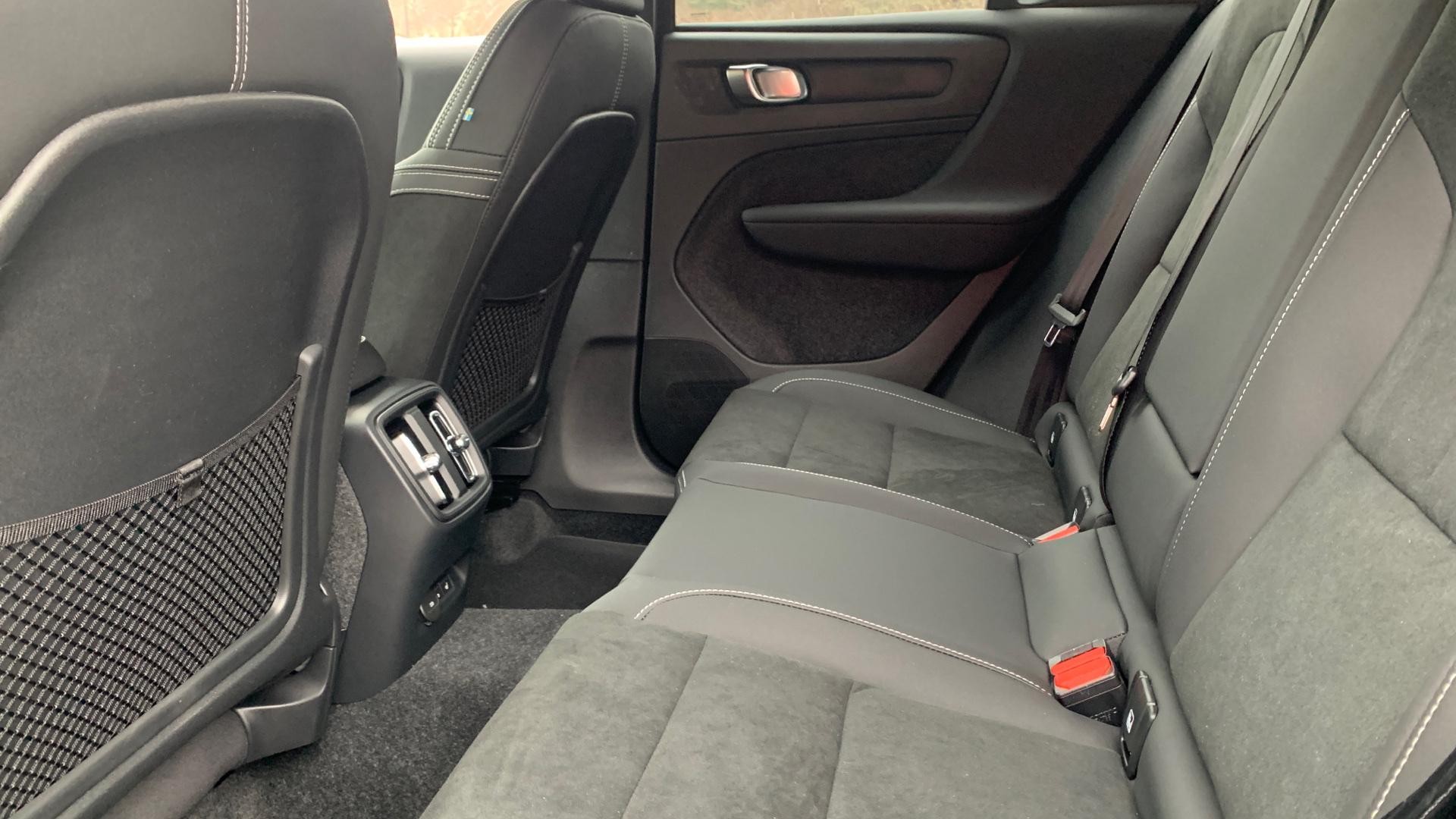 Volvo EX40 Image 10