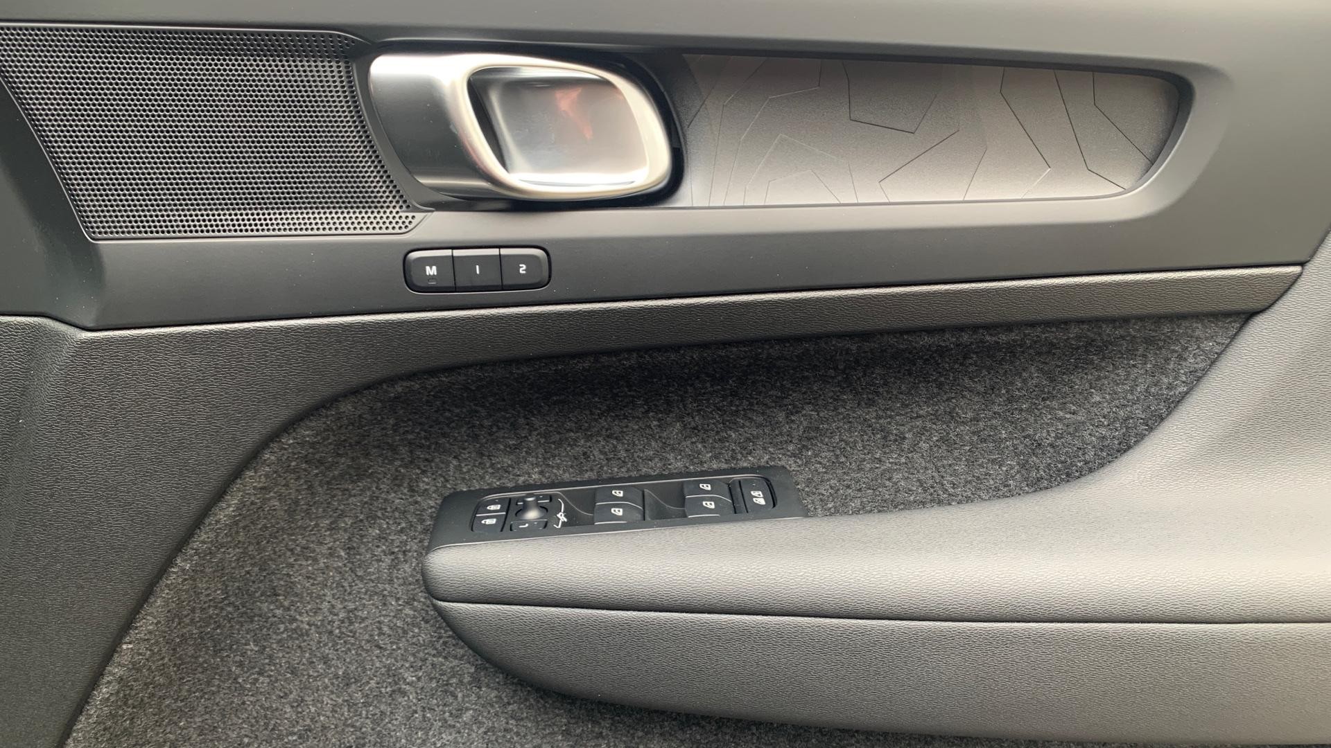 Volvo EX40 Image 15