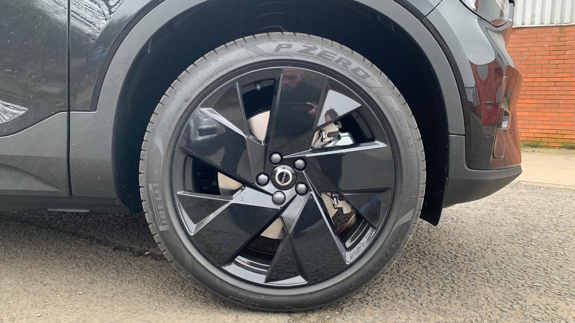 Volvo EX40 Image 16