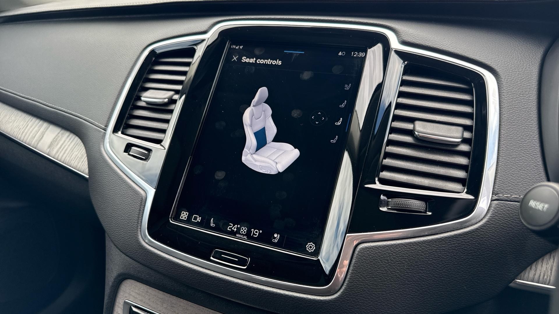 Volvo XC90 Image 32