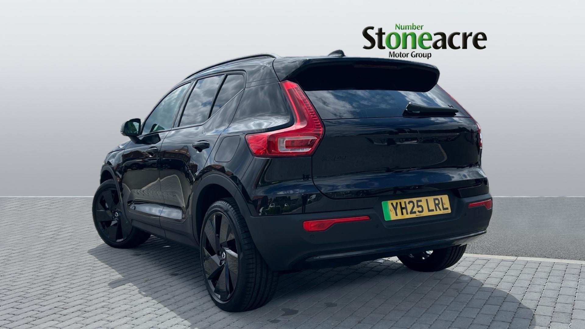 Volvo EX40 Image 2