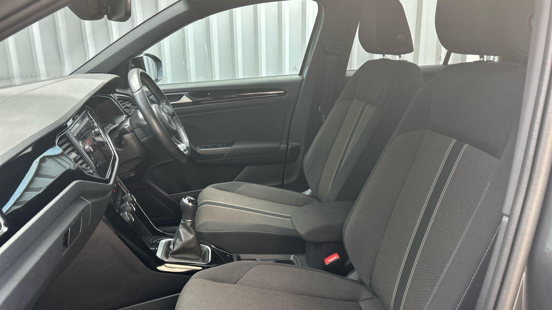 Volkswagen T-Roc Image 14