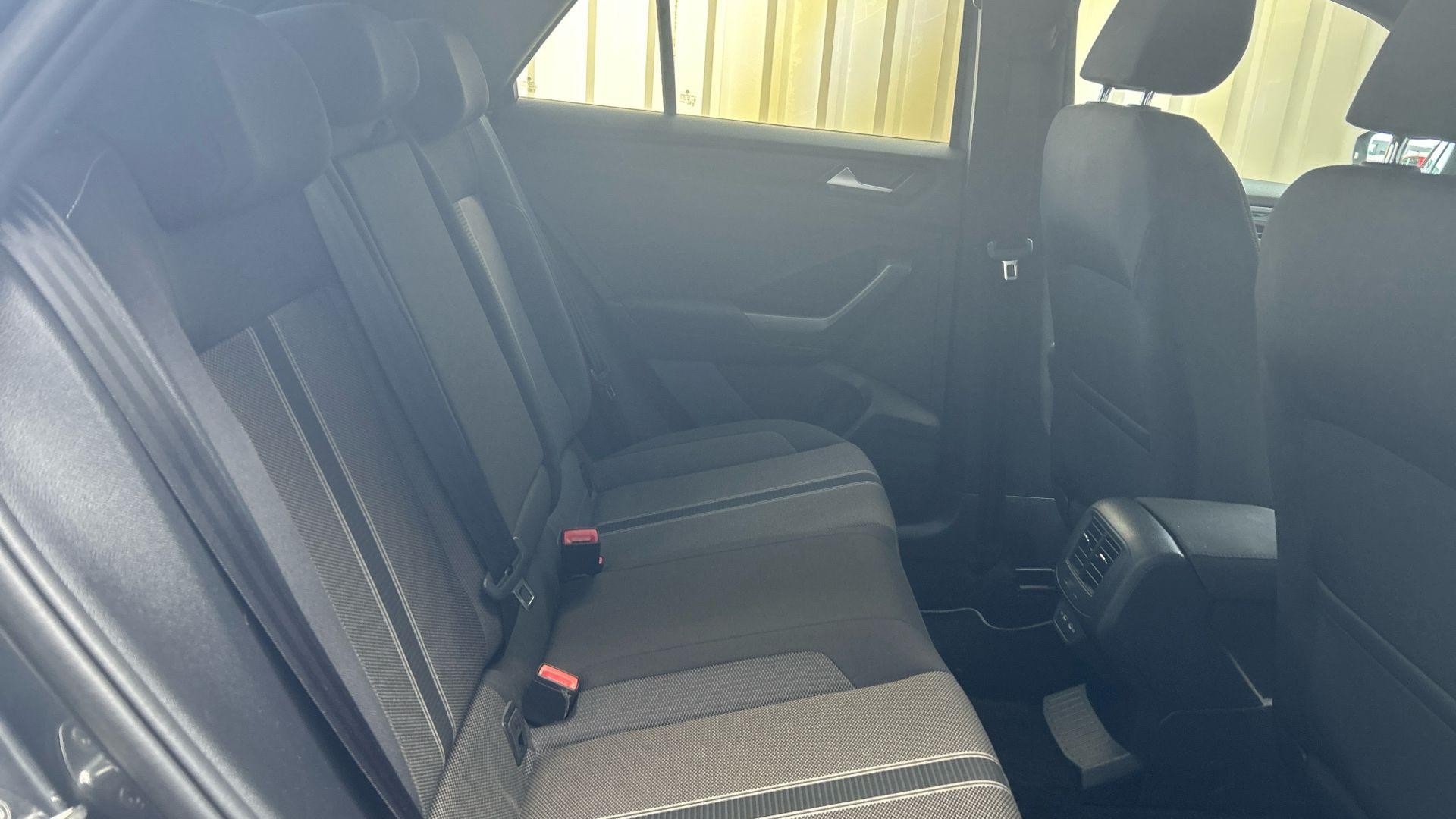 Volkswagen T-Roc Image 16