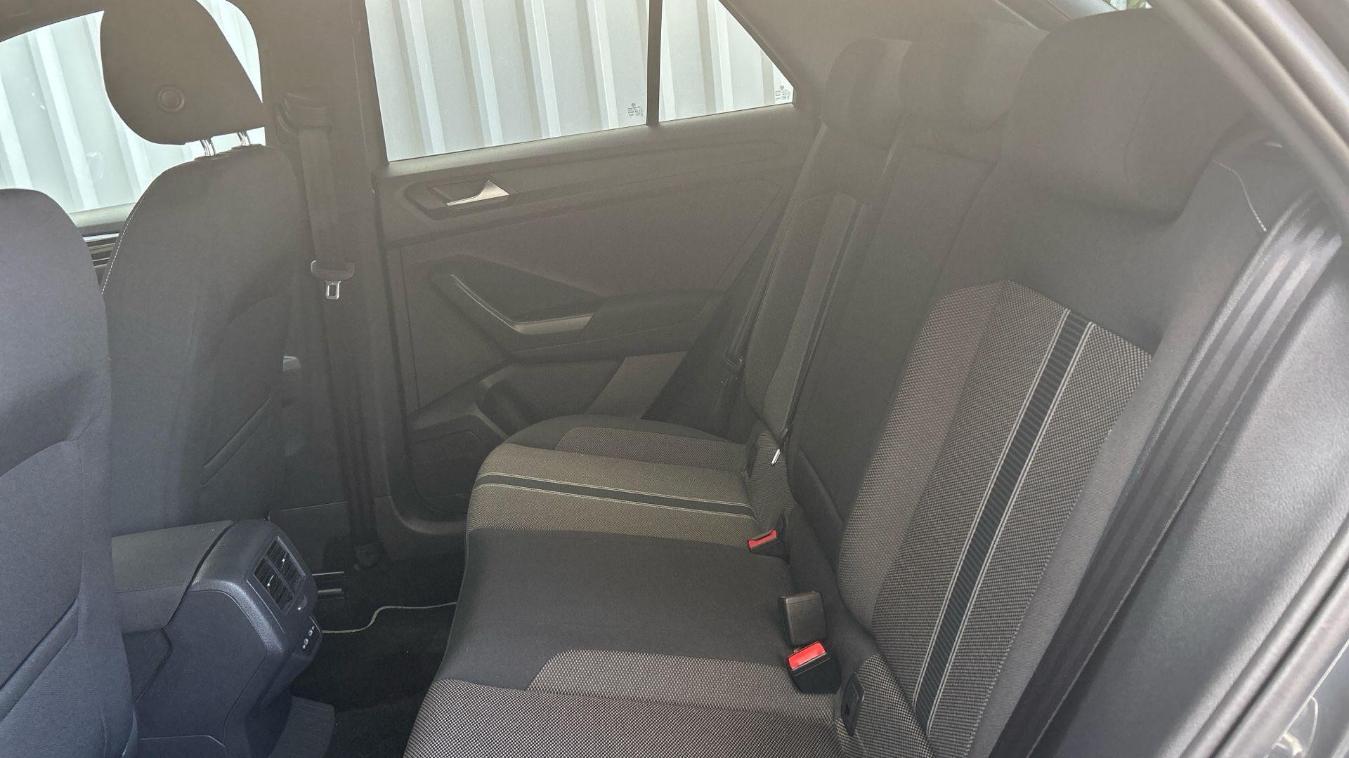 Volkswagen T-Roc Image 17