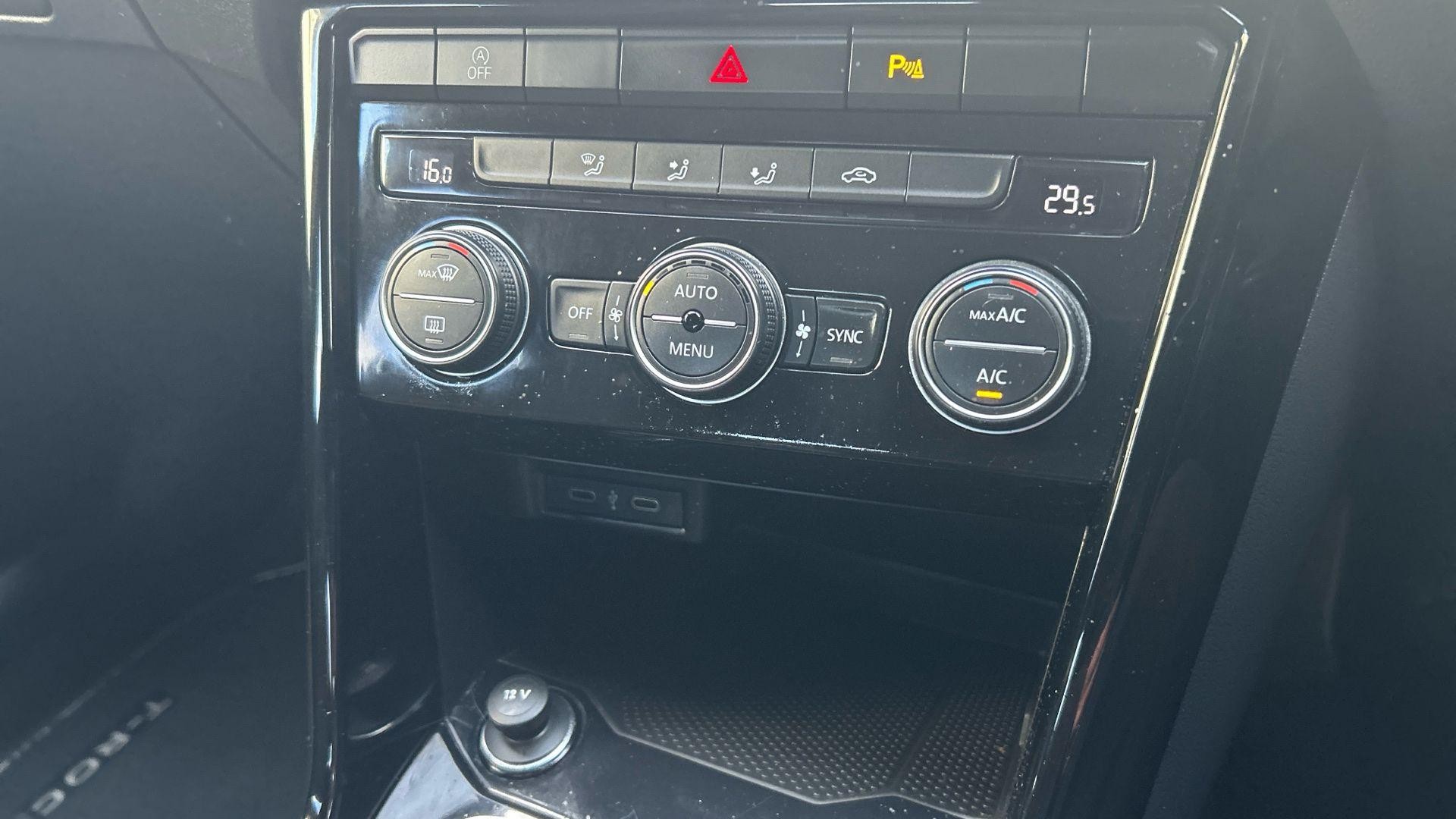 Volkswagen T-Roc Image 26