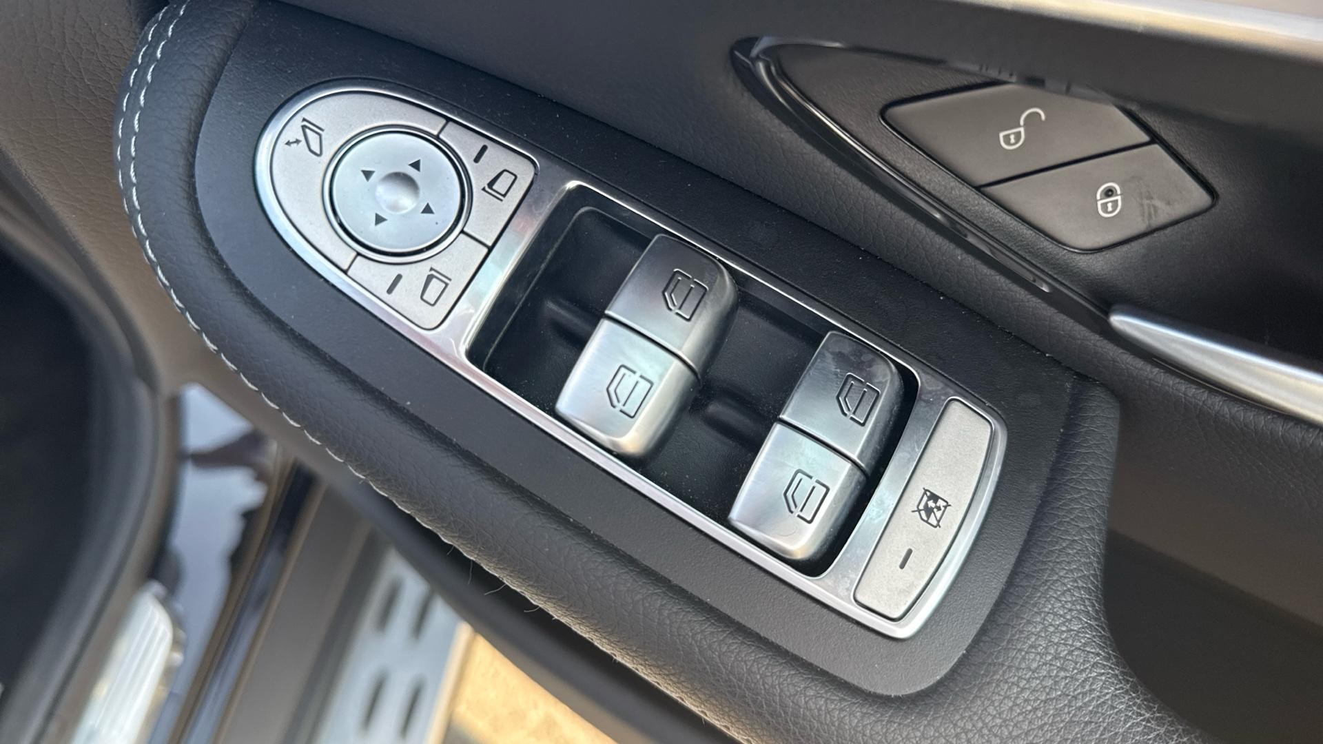 Mercedes-Benz GLC Image 23
