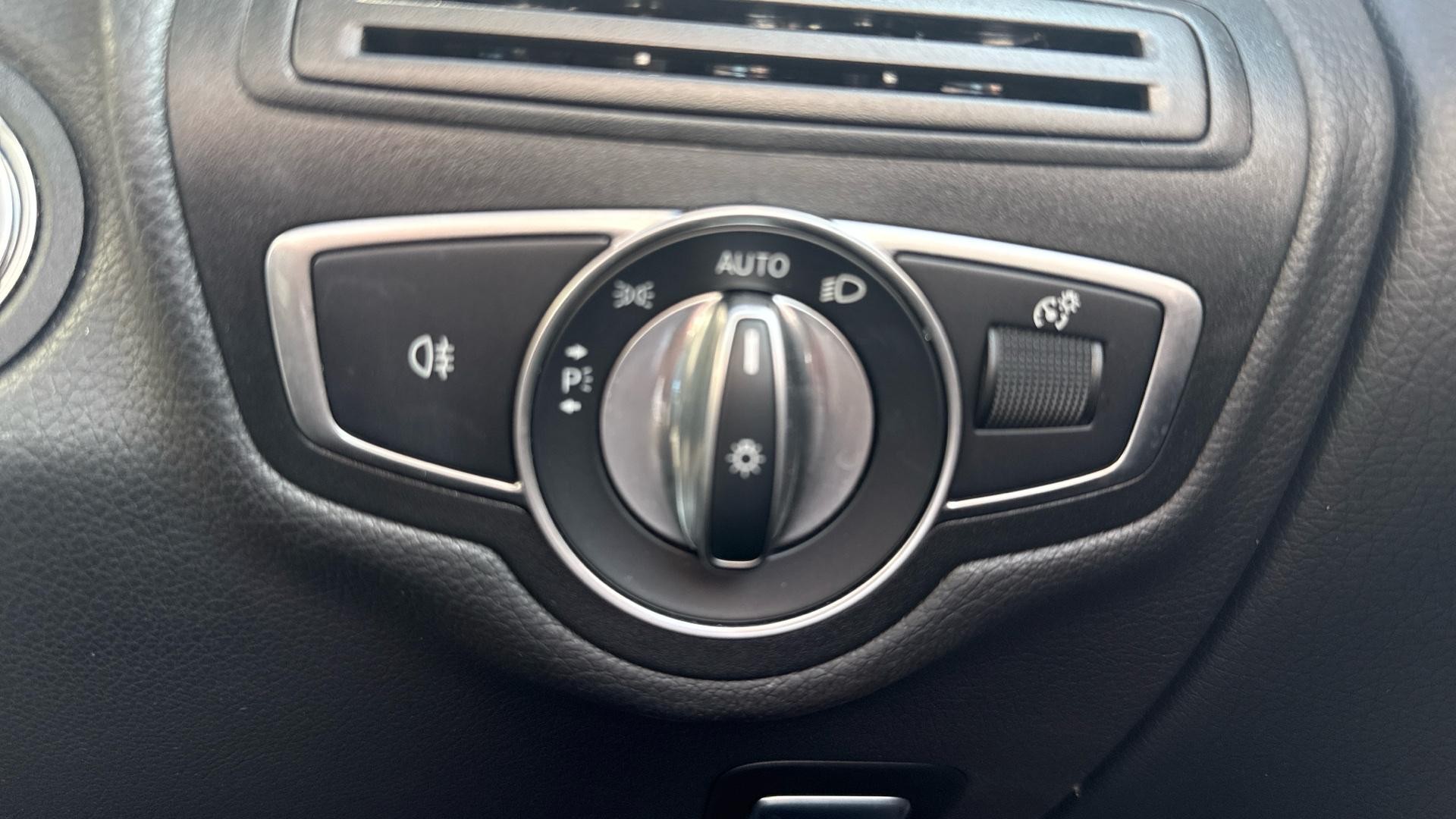 Mercedes-Benz GLC Image 27