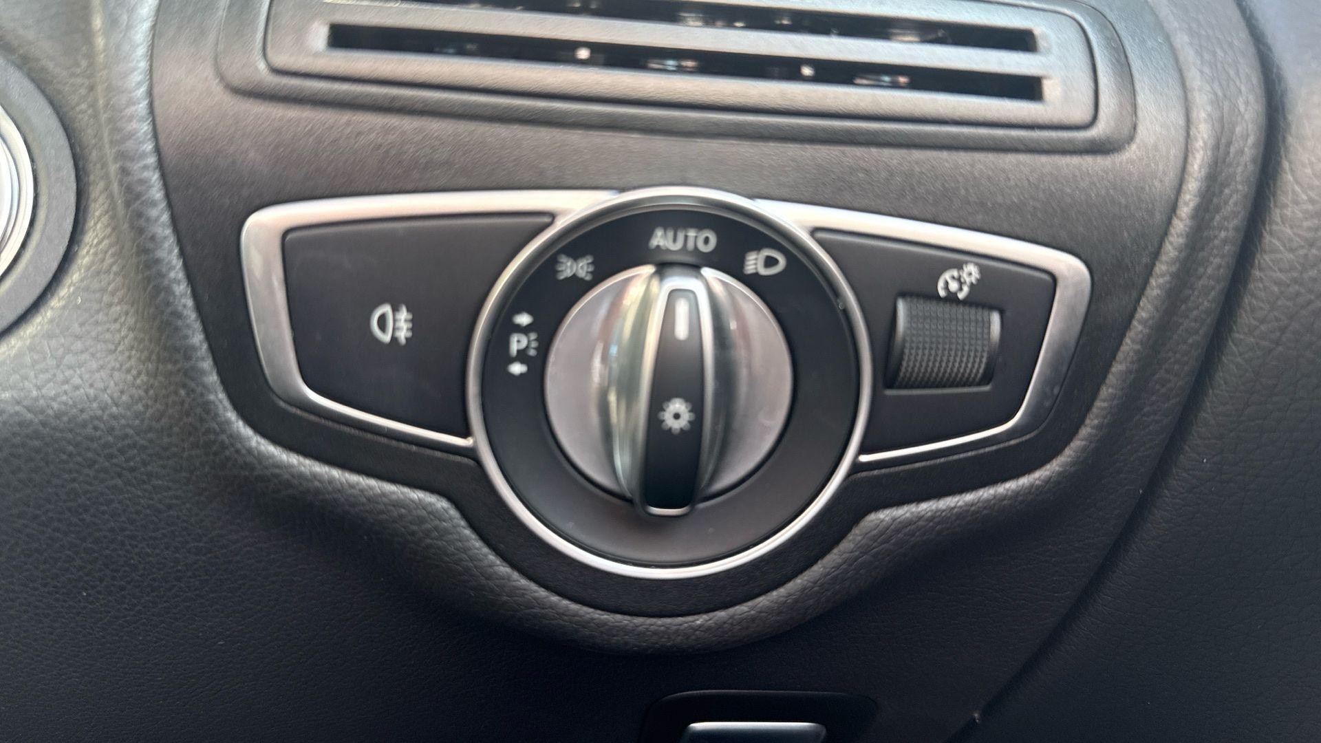 Mercedes-Benz GLC Image 61